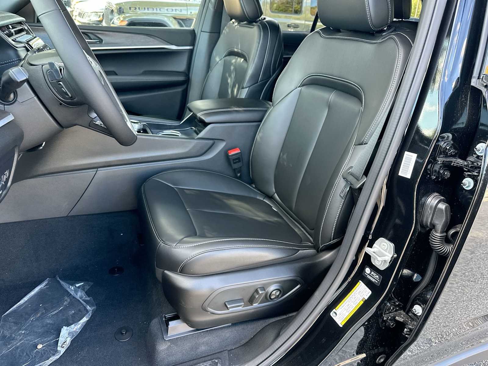 Thumbnail: 2025 Jeep Grand Cherokee - 17