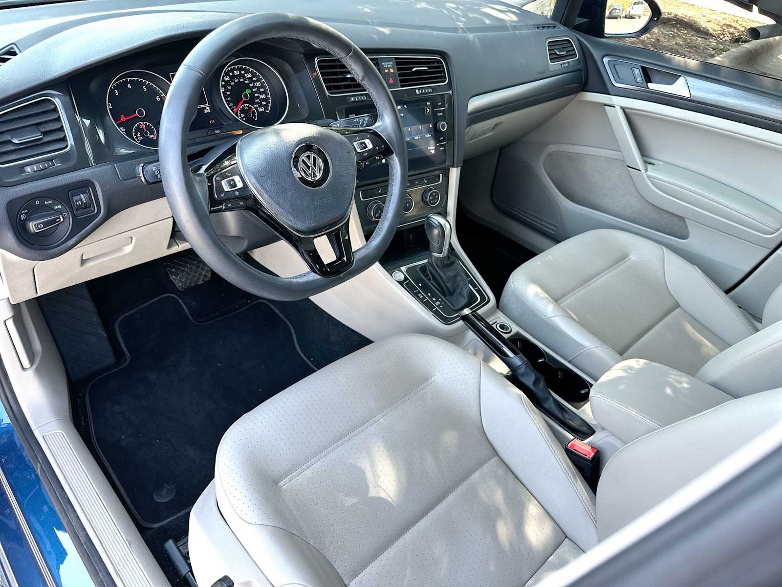 Thumbnail: 2019 Volkswagen Golf - 18