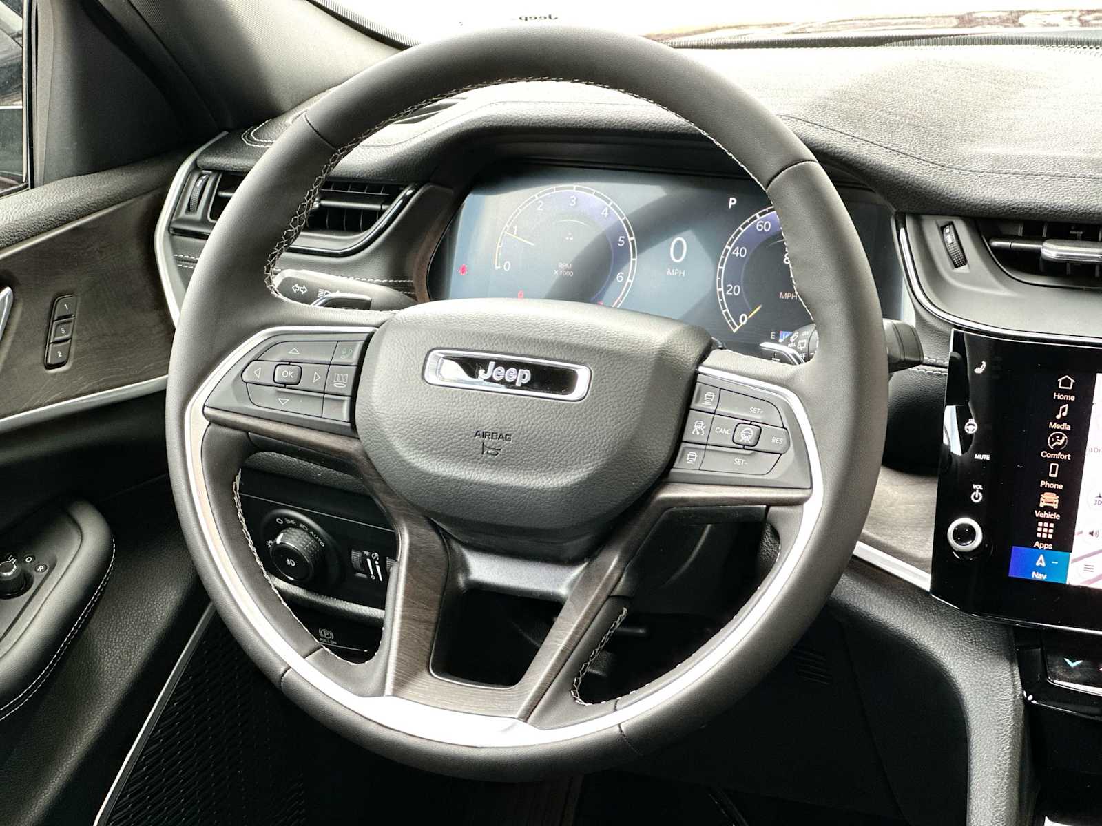 Thumbnail: 2026 Jeep Grand Cherokee - 27