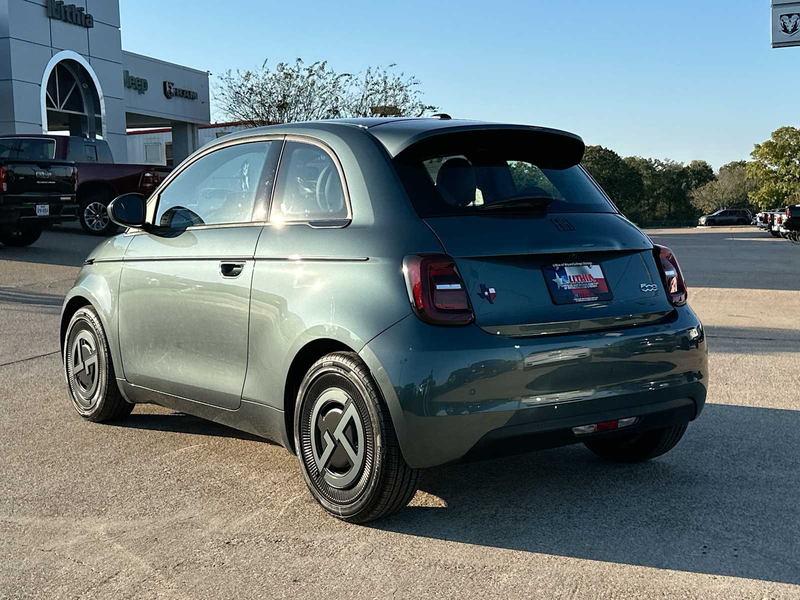 Thumbnail: 2025 Fiat 500e - 13