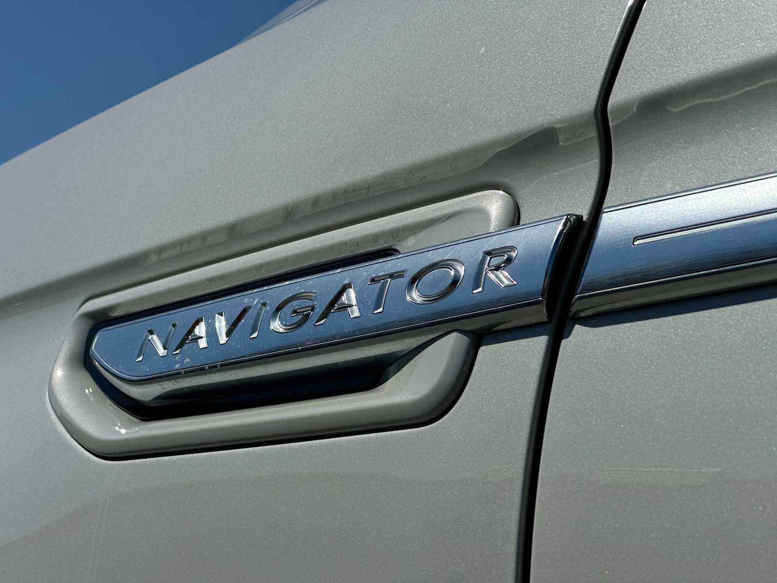 Thumbnail: 2020 Lincoln Navigator L - 15