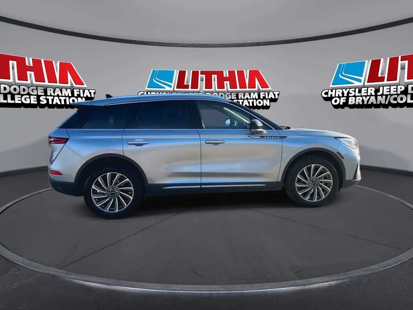 Thumbnail: 2023 Lincoln Corsair - 9