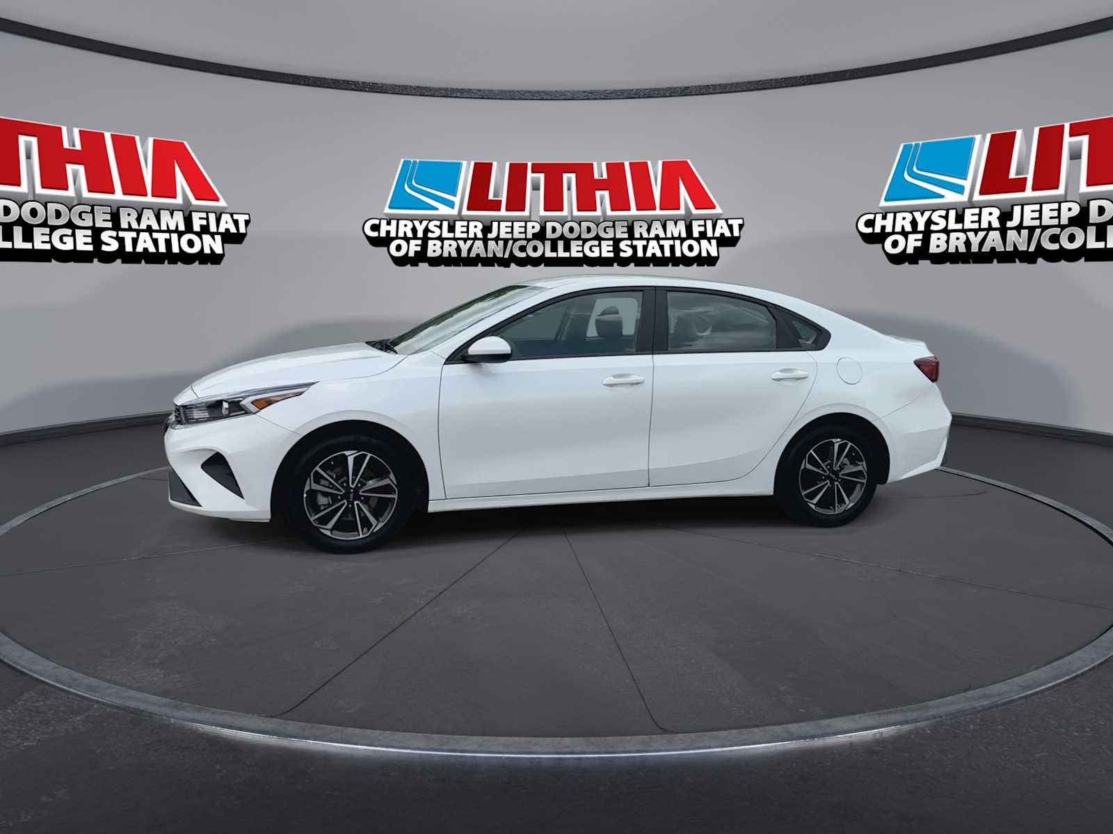 Thumbnail: 2024 Kia Forte - 4