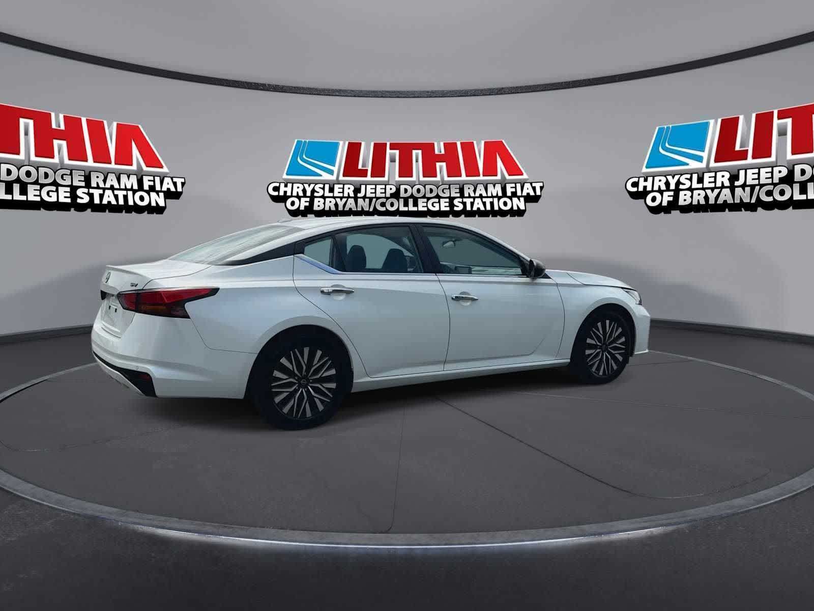 Thumbnail: 2024 Nissan Altima - 8