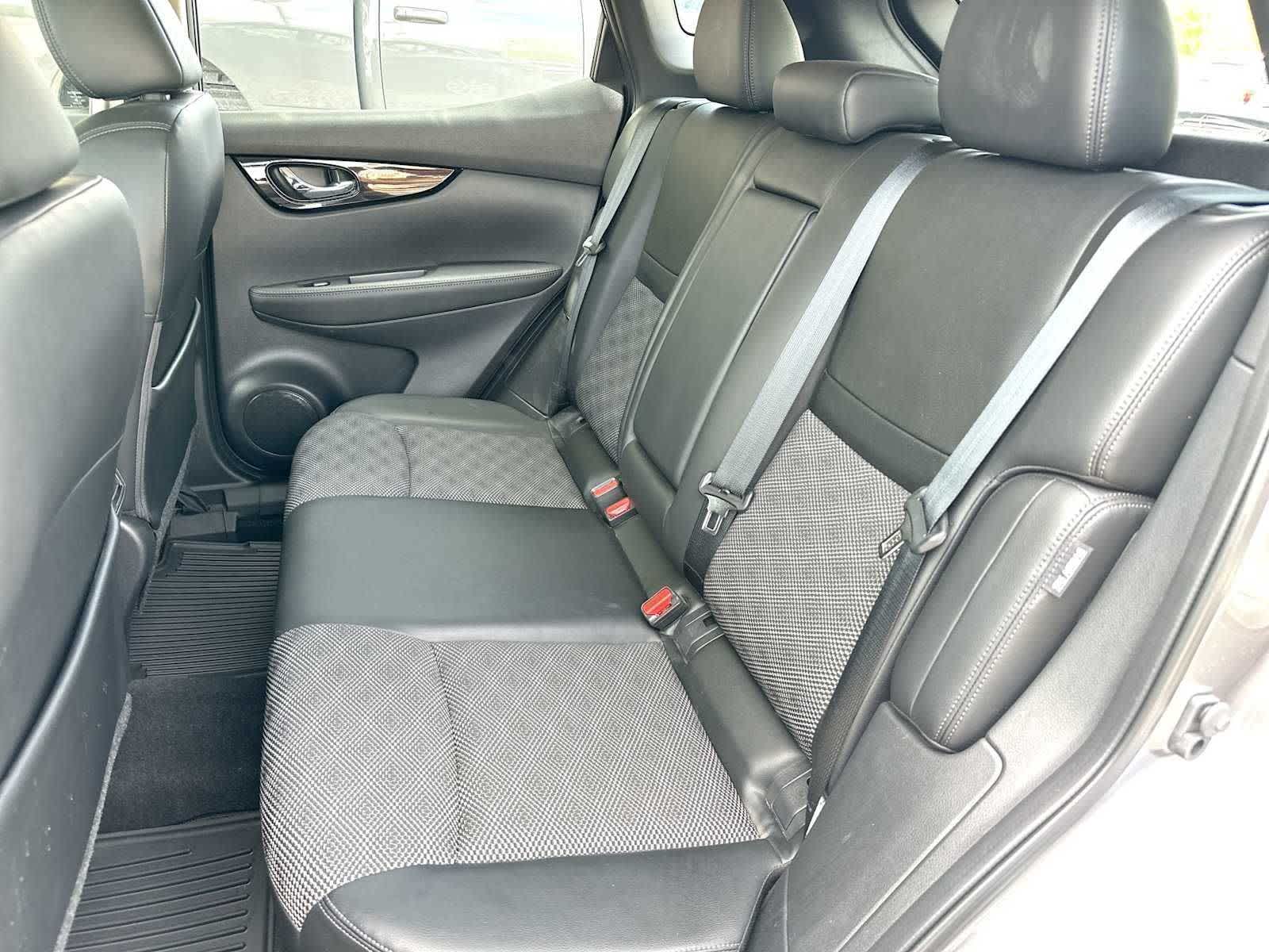 Thumbnail: 2022 Nissan Rogue Sport - 23