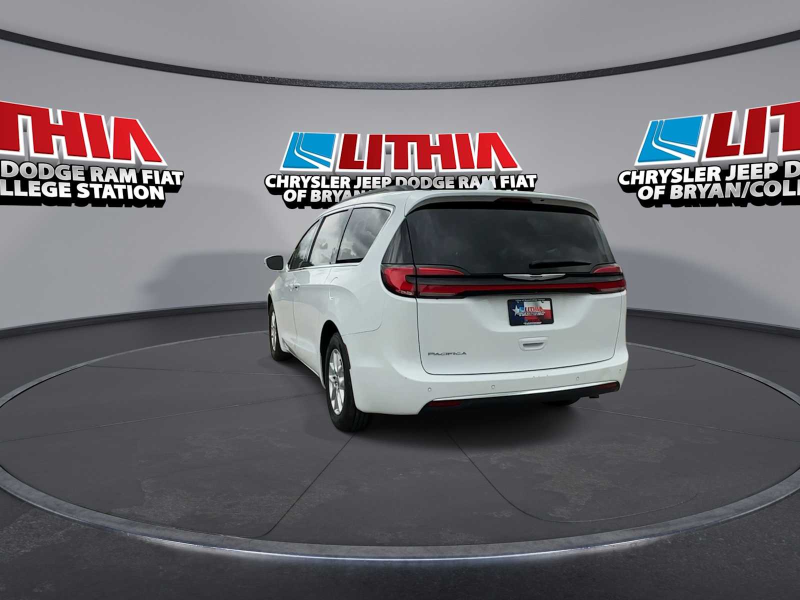 Thumbnail: 2022 Chrysler Pacifica - 6