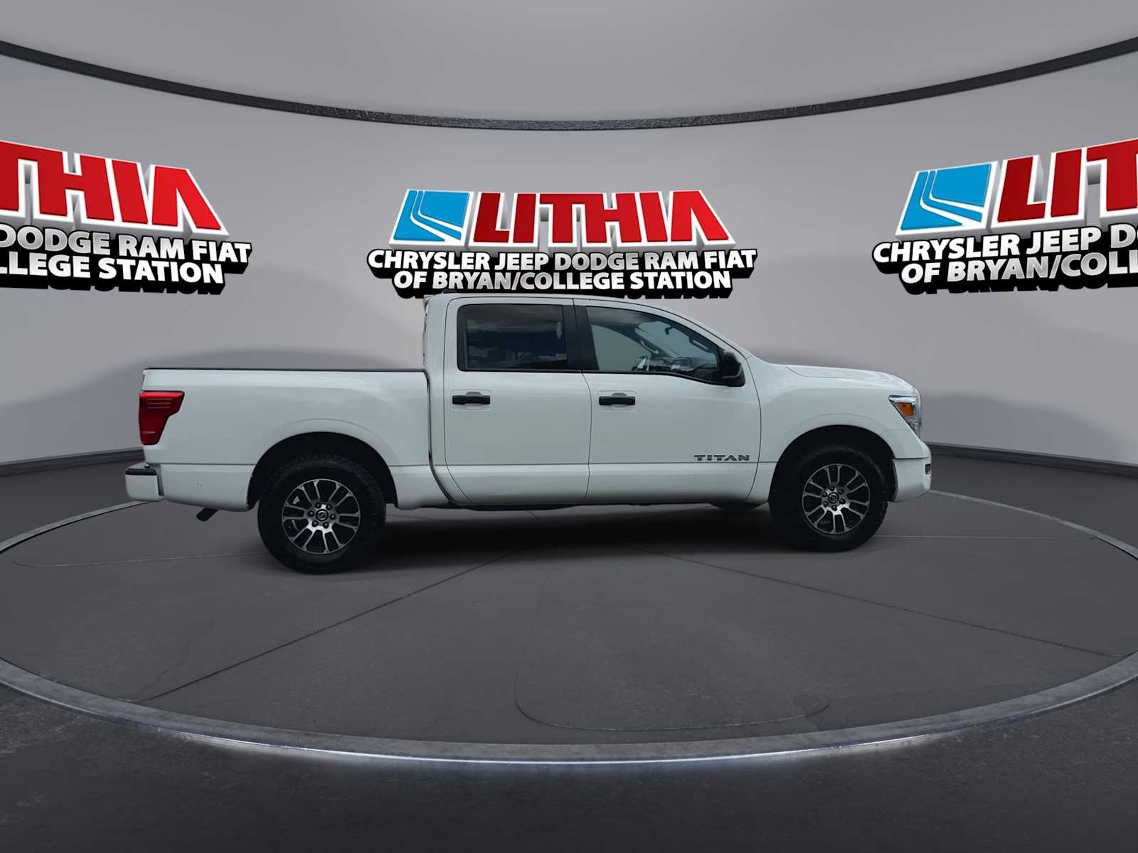 Thumbnail: 2022 Nissan Titan - 9