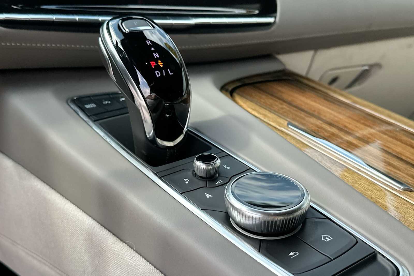 2021 Cadillac Escalade Premium Luxury Platinum 21