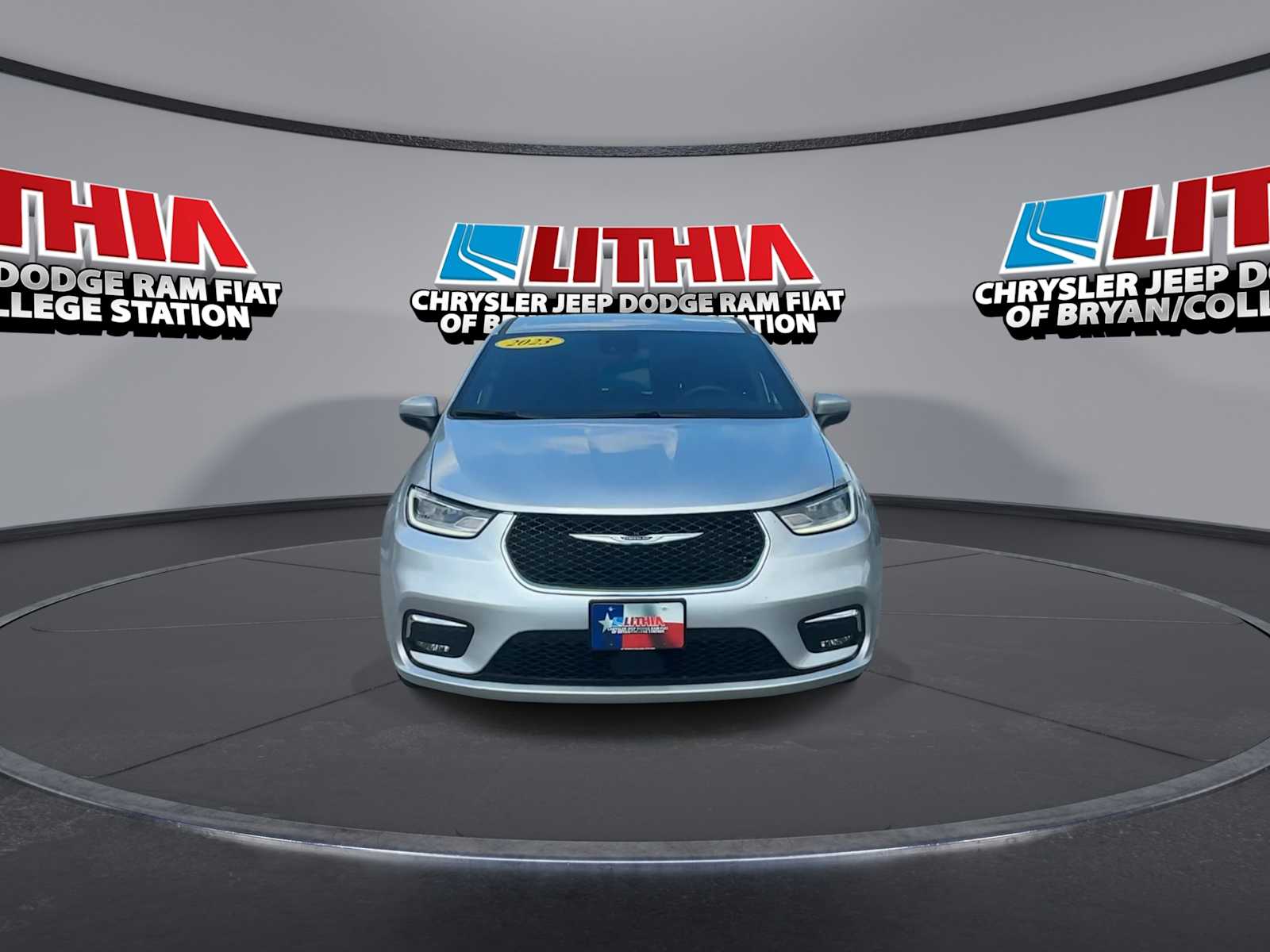 Thumbnail: 2023 Chrysler Pacifica - 3