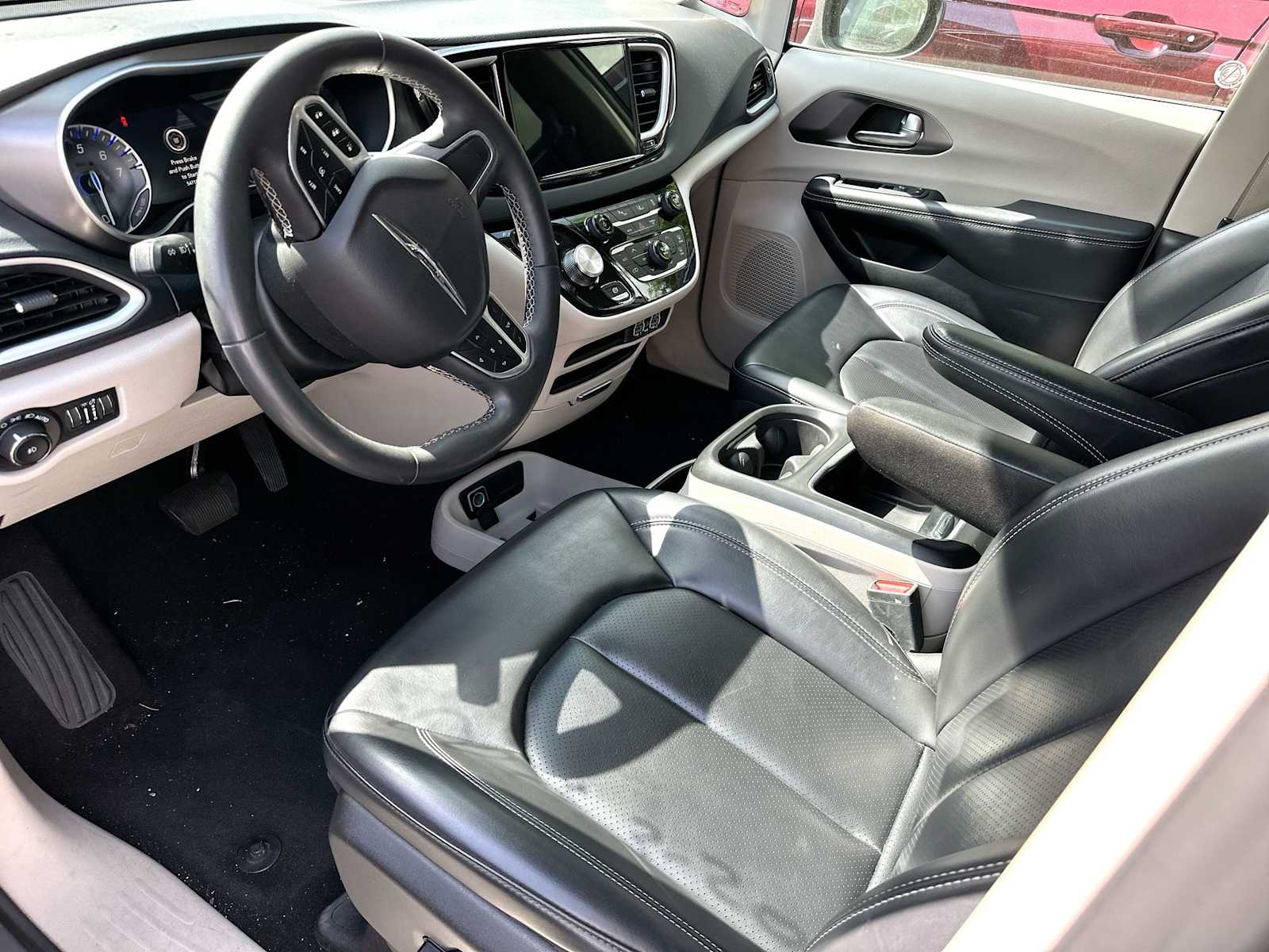 Thumbnail: 2023 Chrysler Pacifica - 5