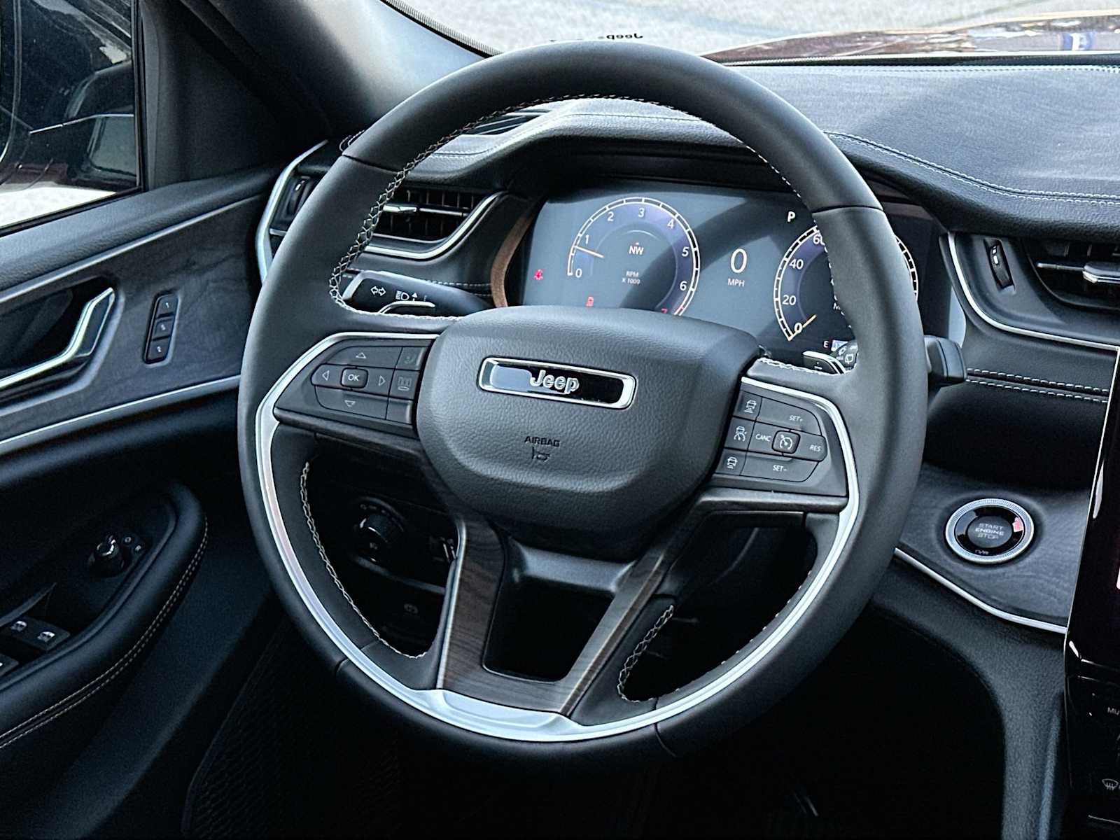 Thumbnail: 2025 Jeep Grand Cherokee - 27