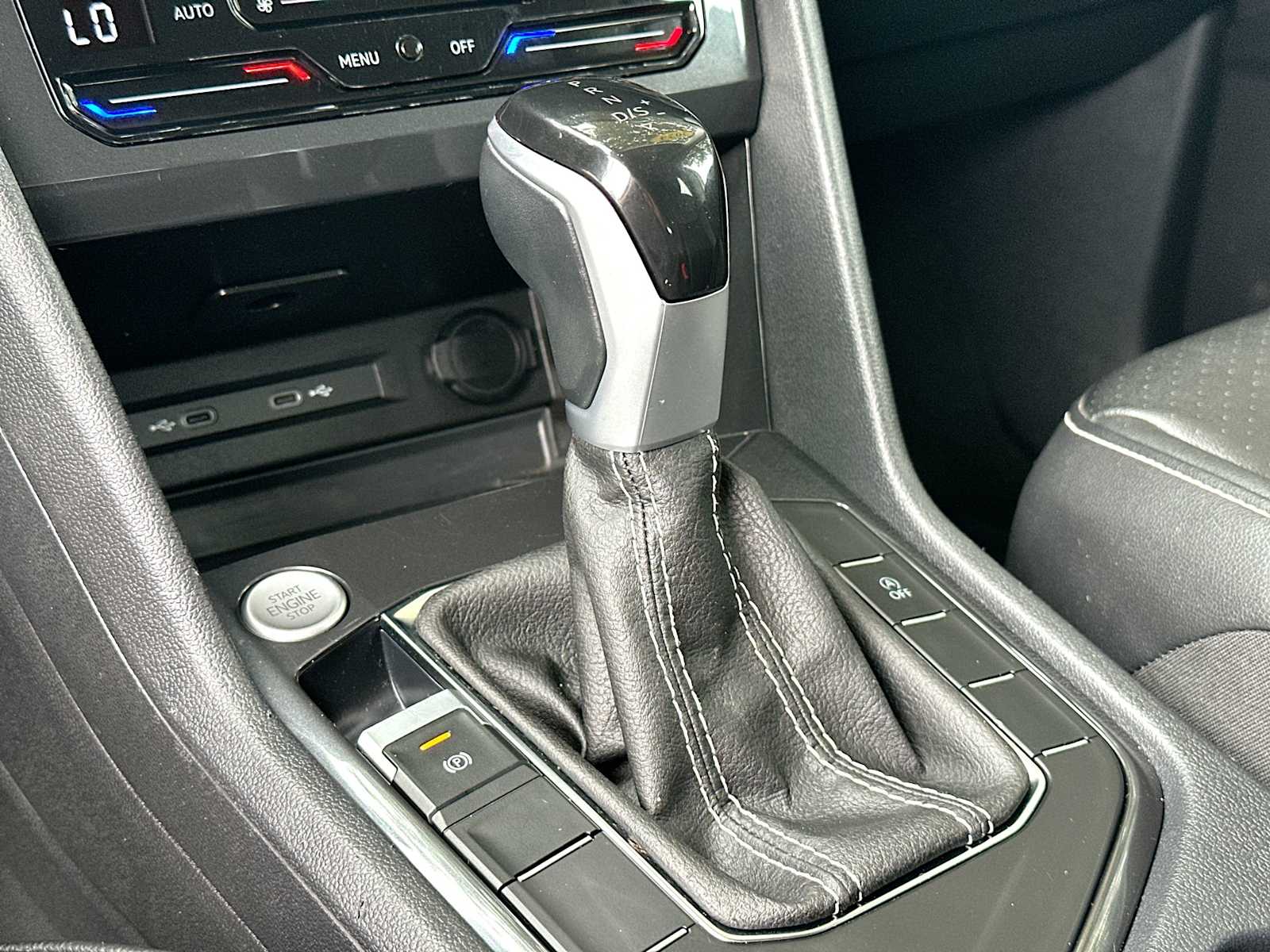 Thumbnail: 2024 Volkswagen Tiguan - 21