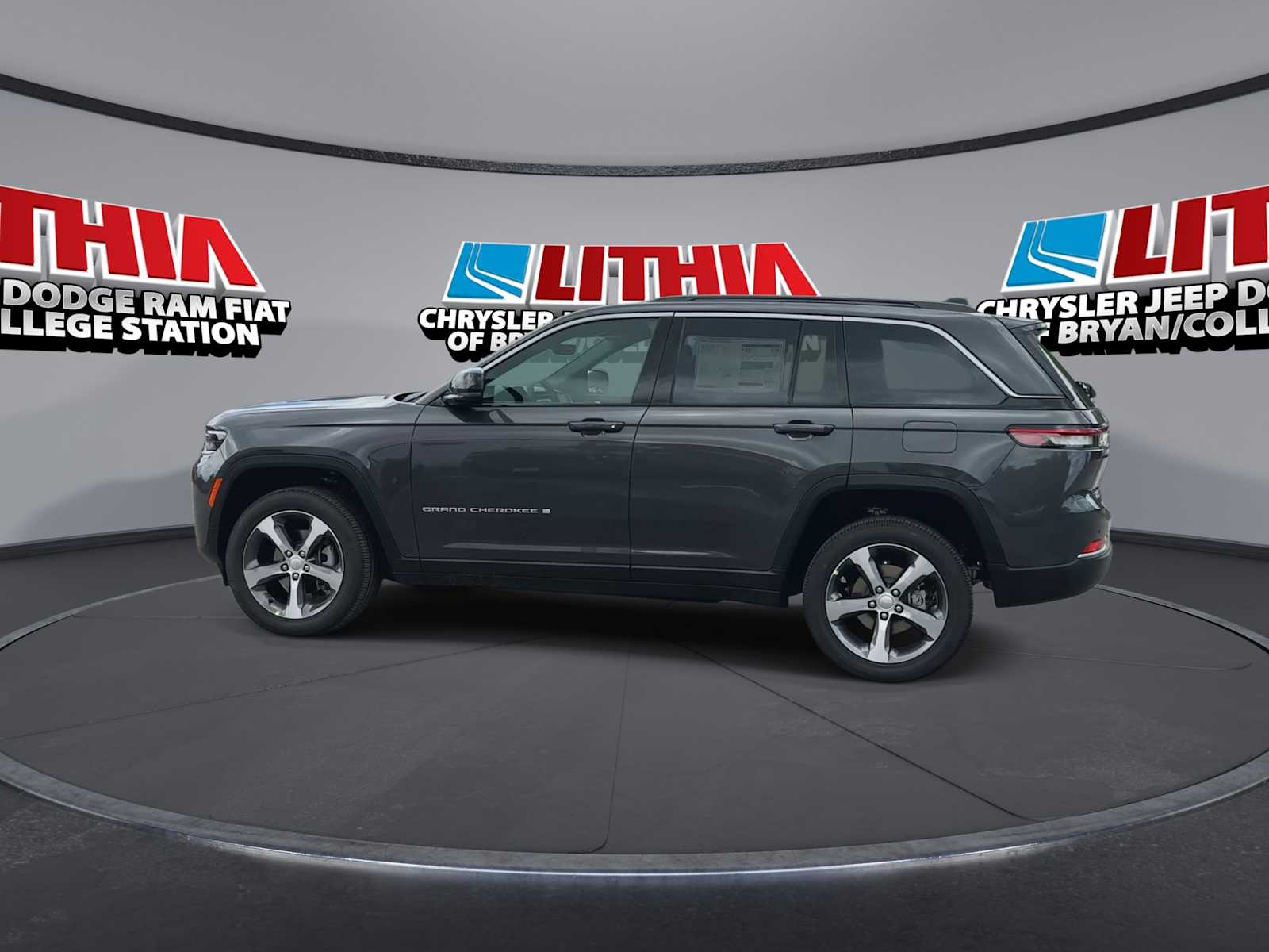 Thumbnail: 2026 Jeep Grand Cherokee - 5
