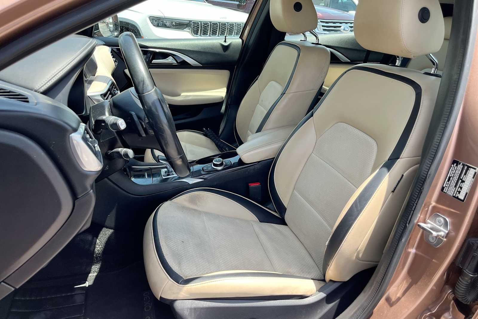Thumbnail: 2019 INFINITI QX30 - 17