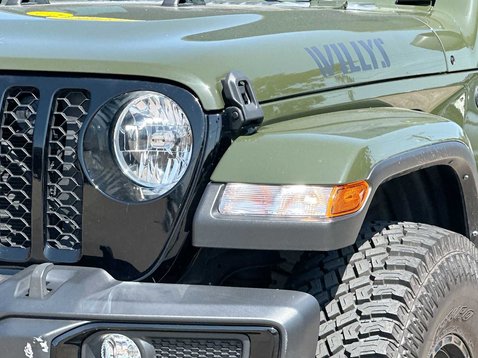 Thumbnail: 2023 Jeep Gladiator - 16