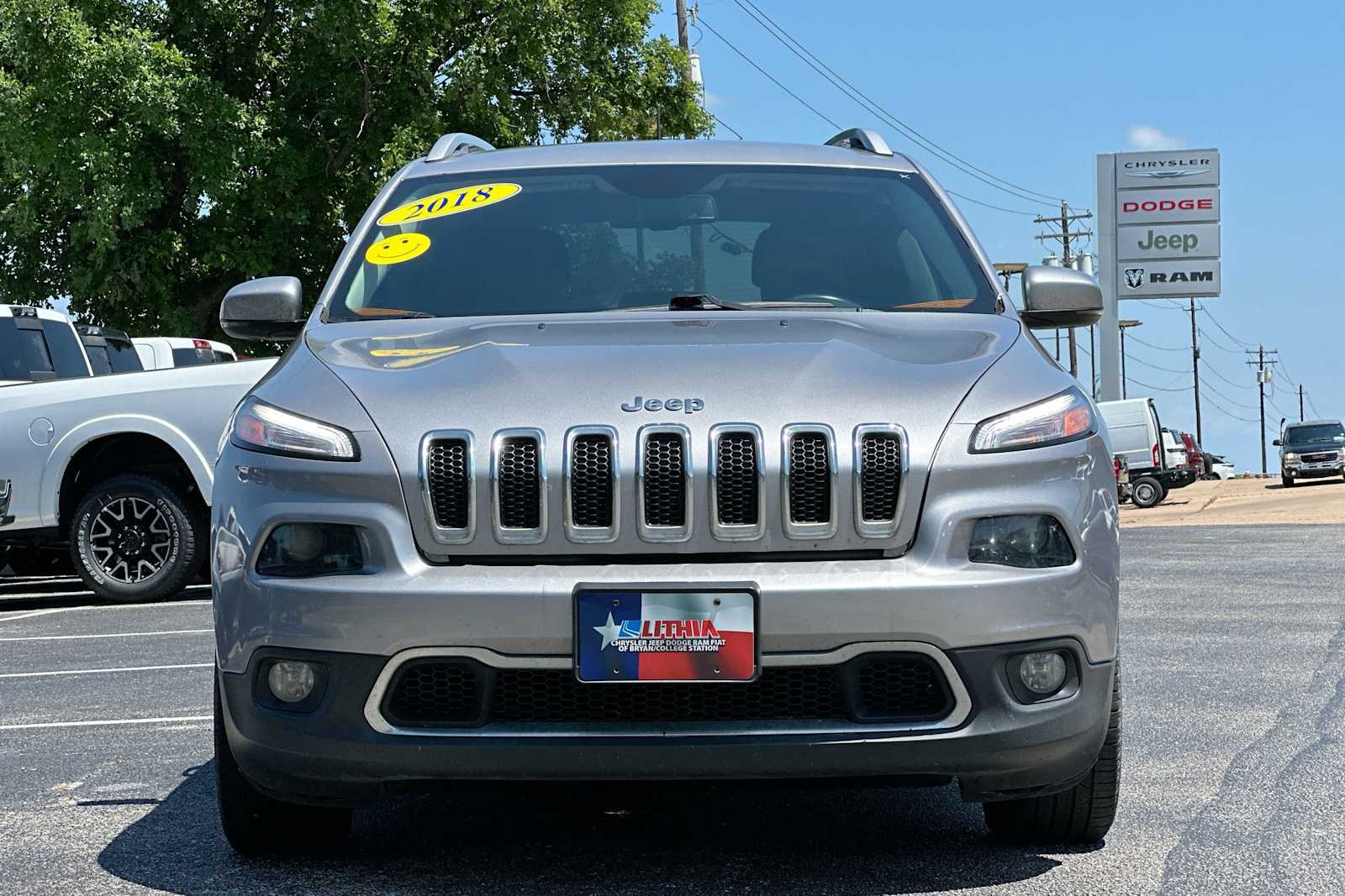 Thumbnail: 2018 Jeep Cherokee - 10