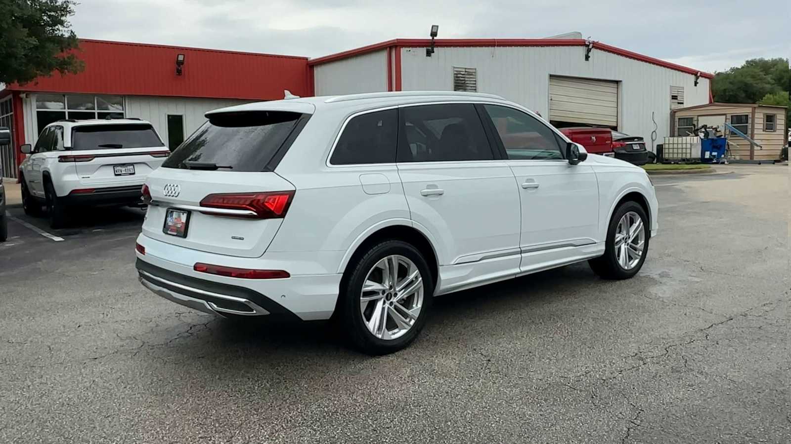 Thumbnail: 2023 Audi Q7 - 8