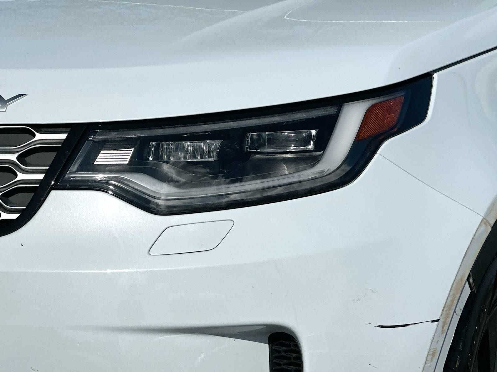 Thumbnail: 2023 Land Rover Discovery - 16