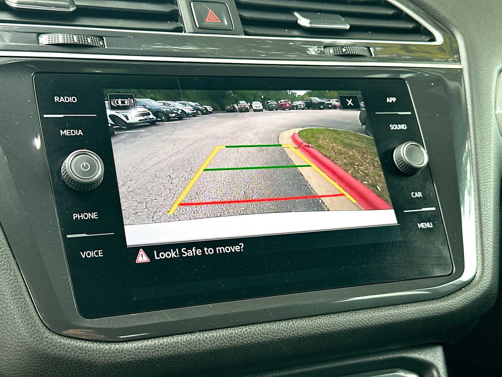 Thumbnail: 2024 Volkswagen Tiguan - 20