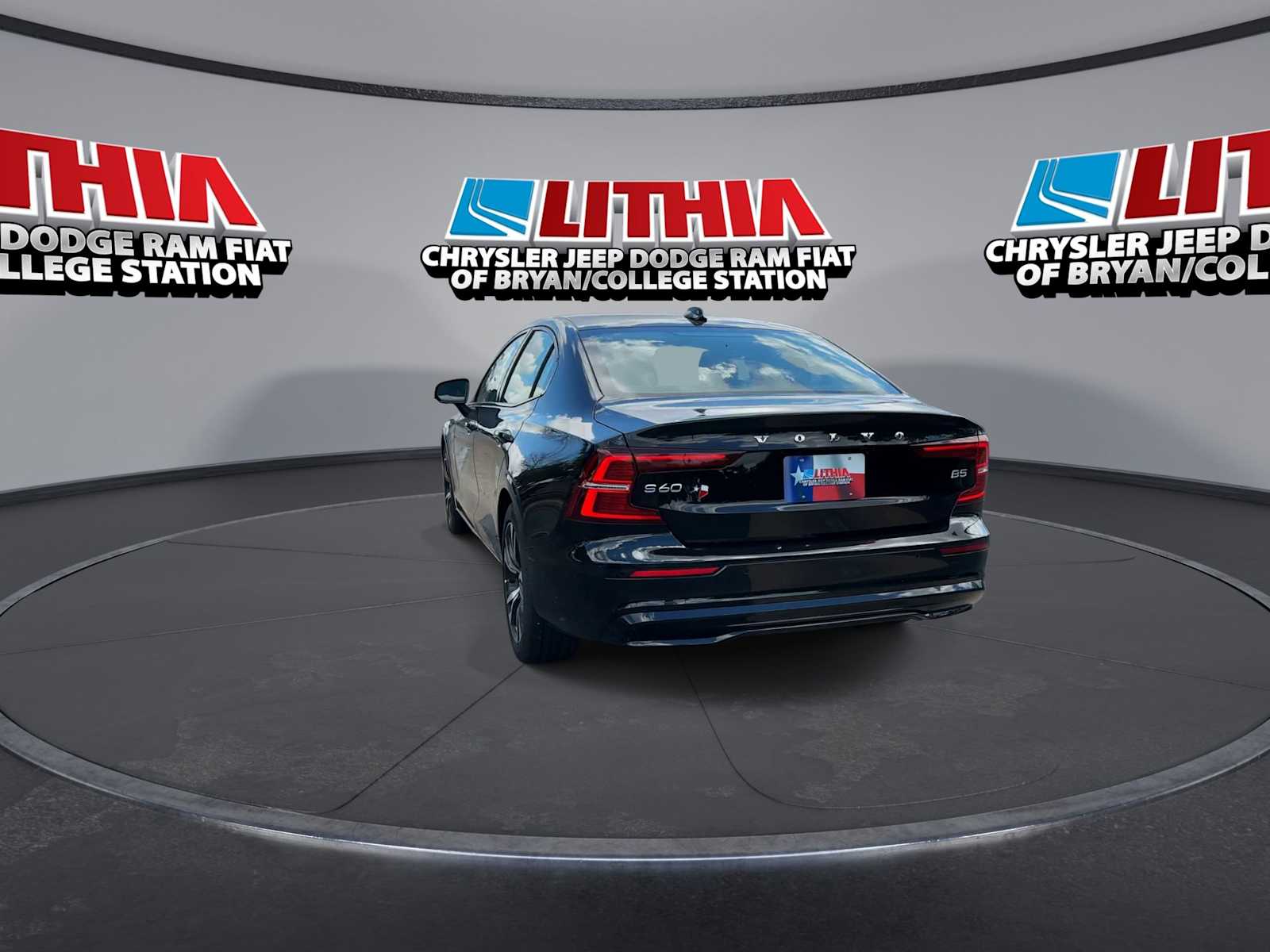 Thumbnail: 2025 Volvo S60 - 6