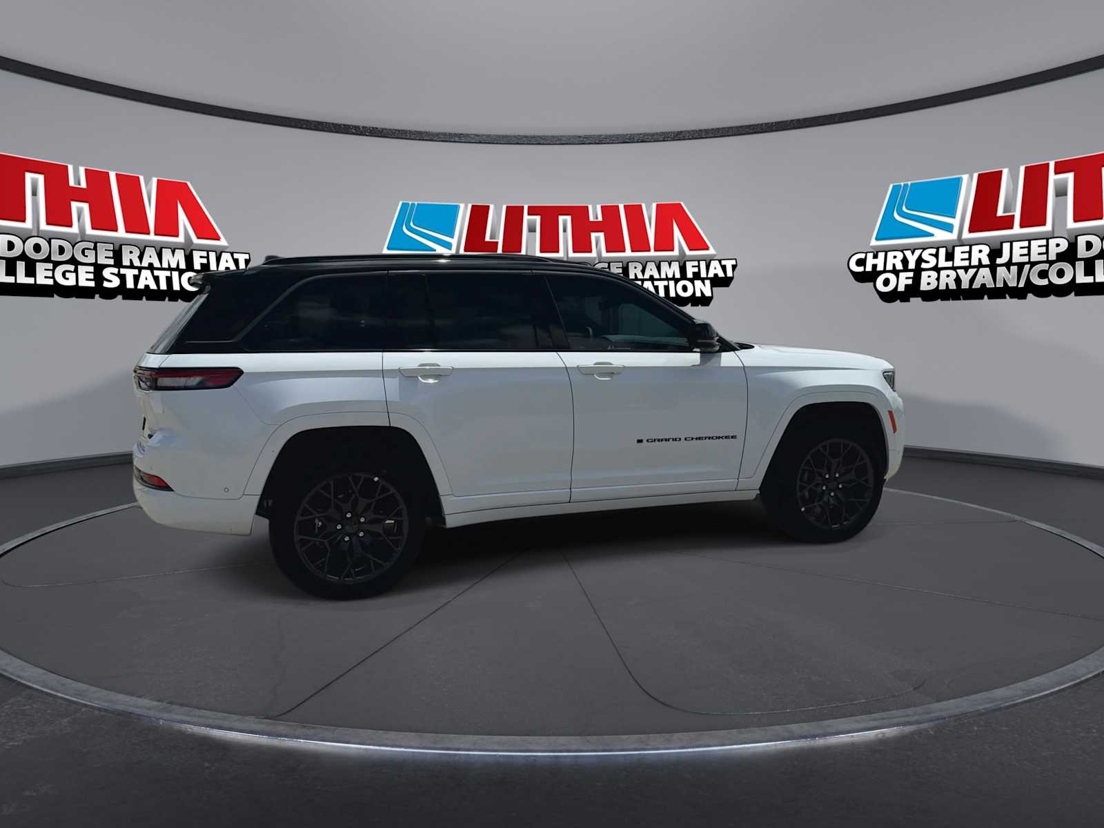Thumbnail: 2026 Jeep Grand Cherokee - 8