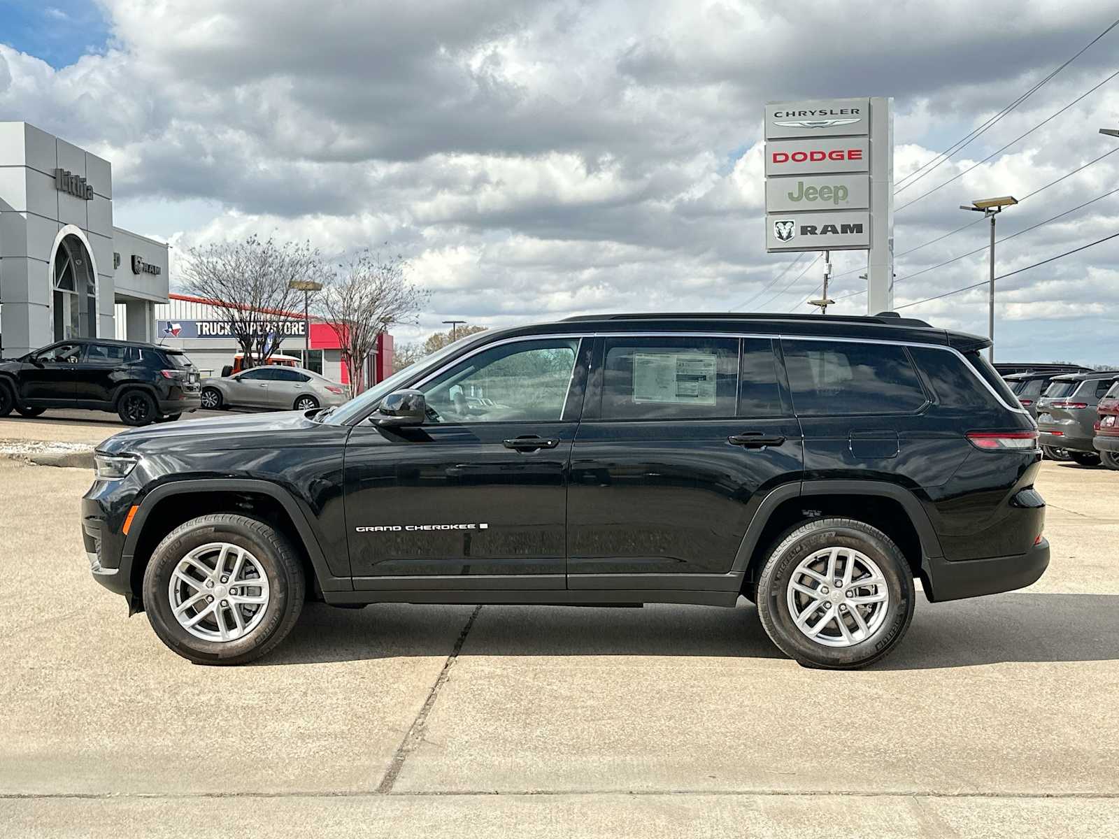 Thumbnail: 2025 Jeep Grand Cherokee - 12