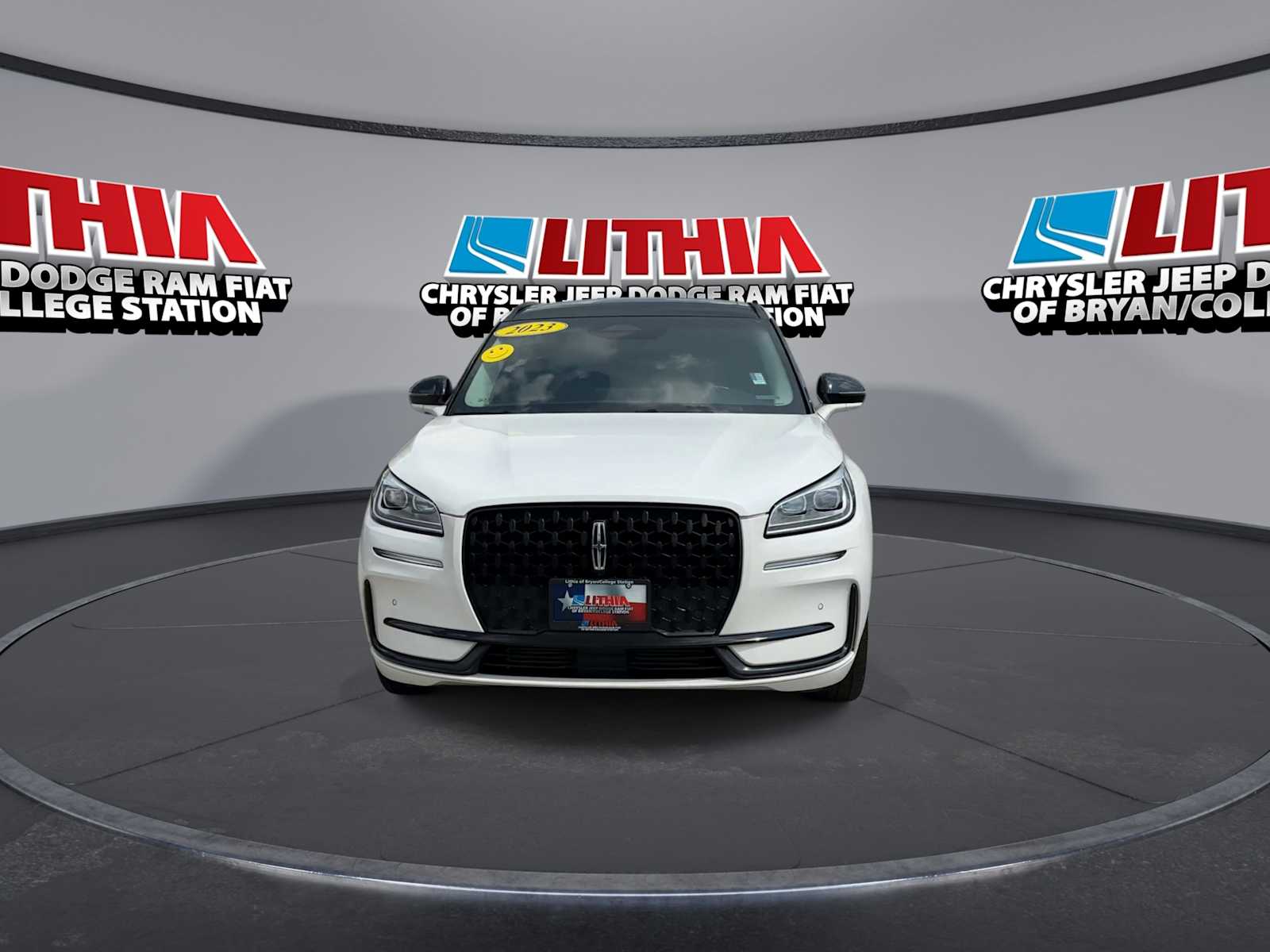 Thumbnail: 2023 Lincoln Corsair - 3