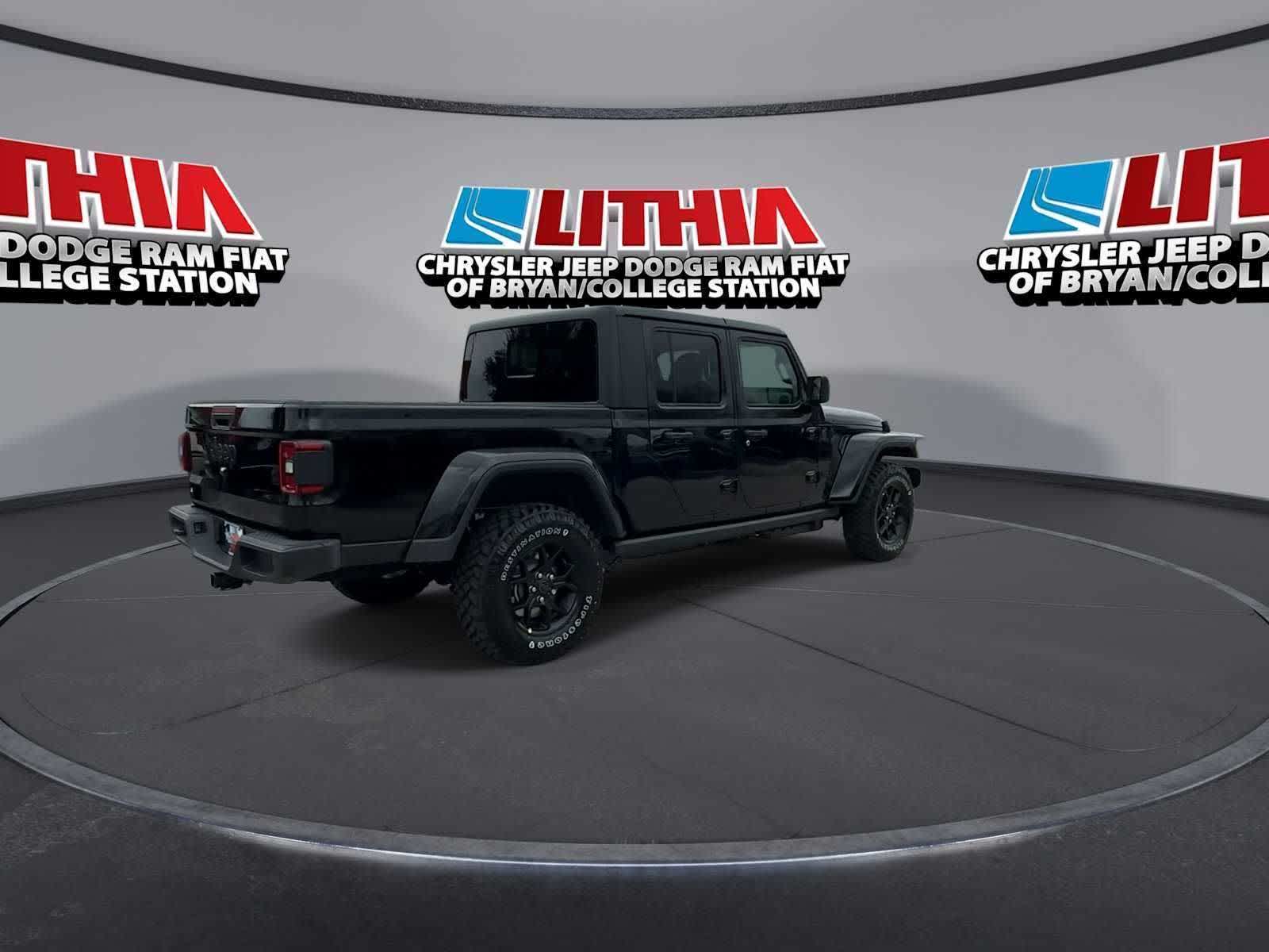 Thumbnail: 2026 Jeep Gladiator - 8