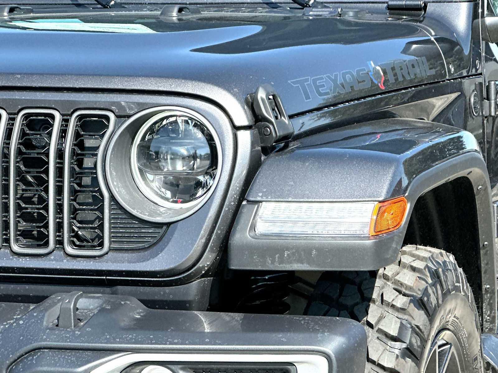 Thumbnail: 2026 Jeep Gladiator - 16