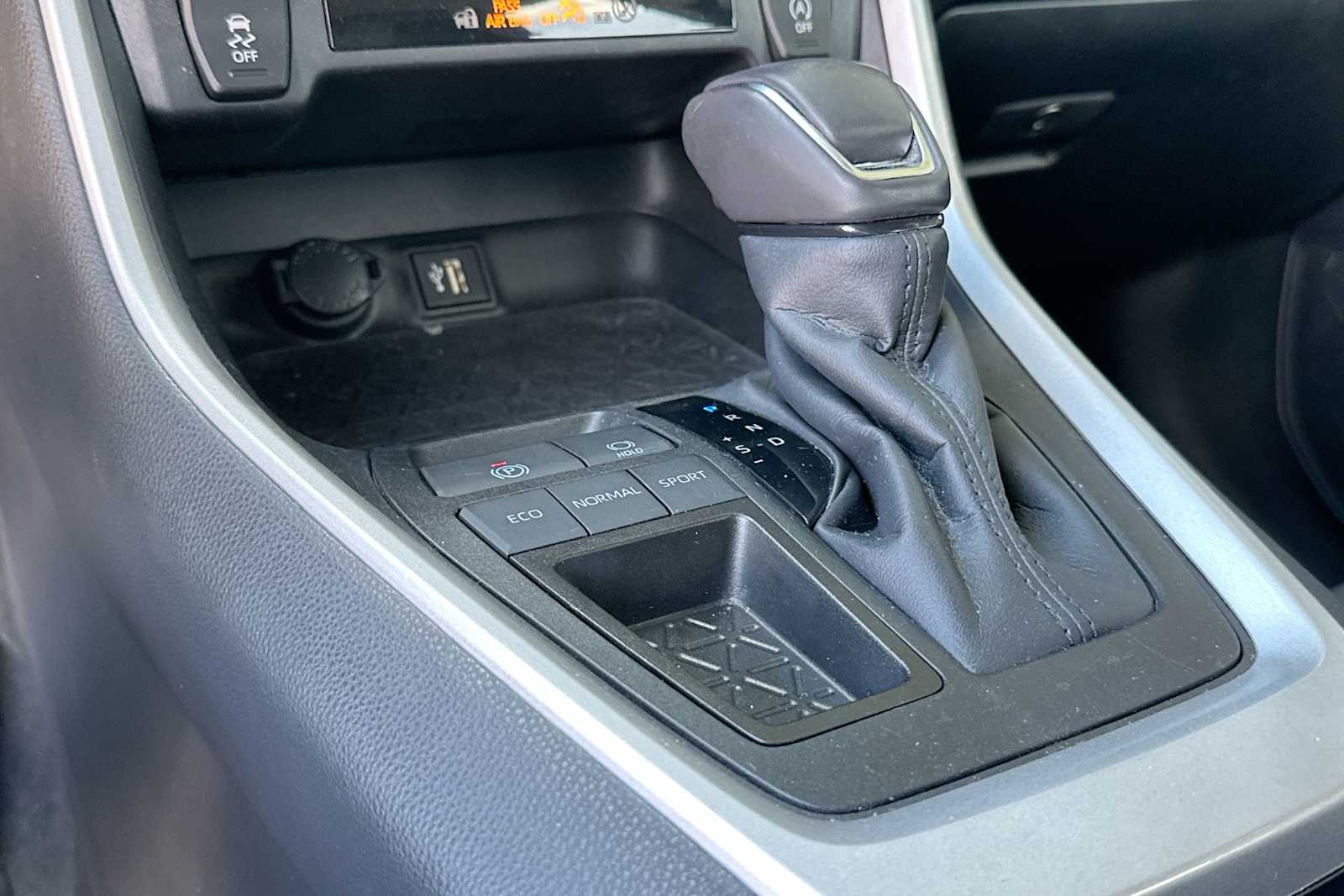 Thumbnail: 2023 Toyota RAV4 - 21