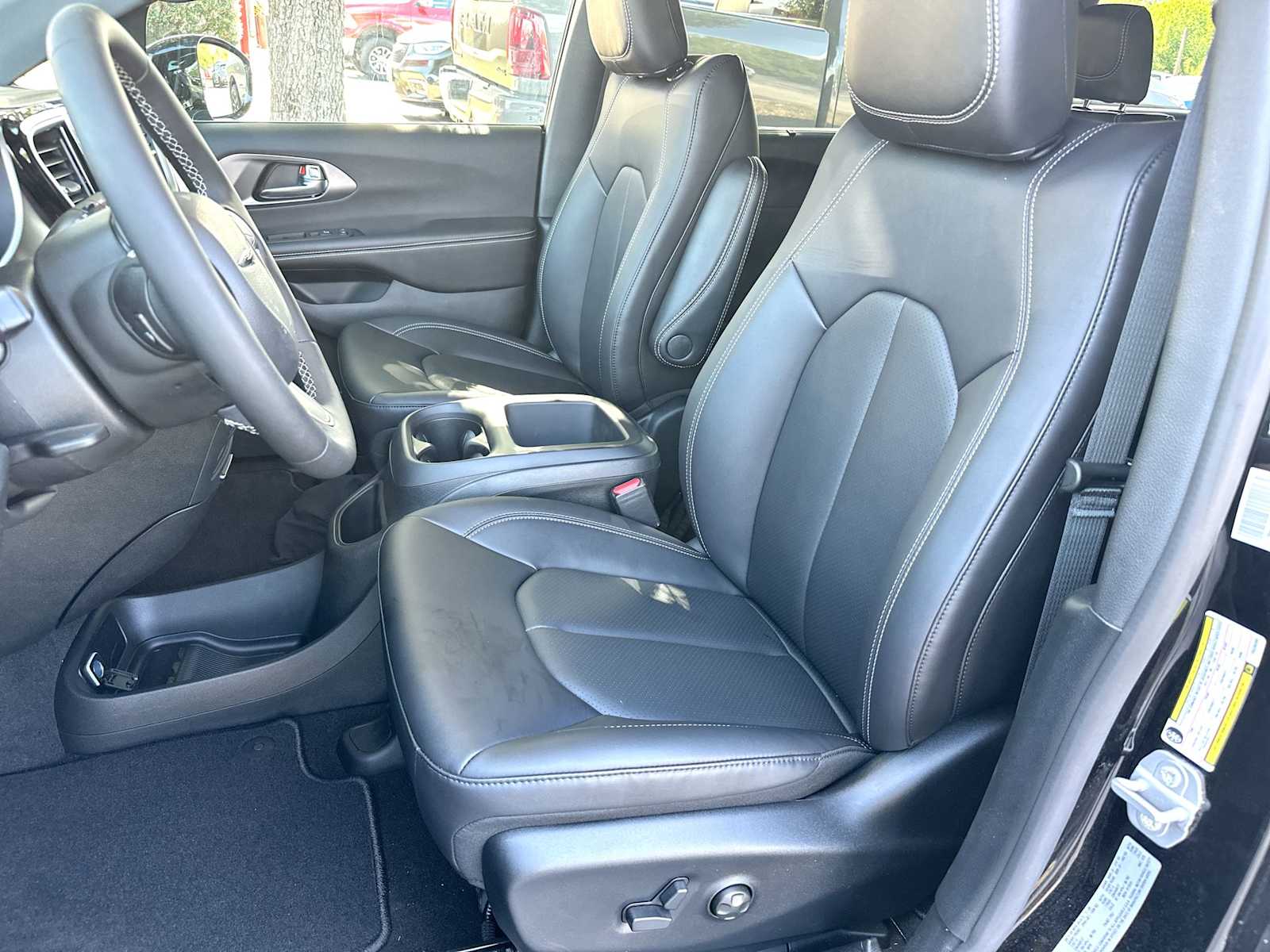 Thumbnail: 2026 Chrysler Pacifica - 17