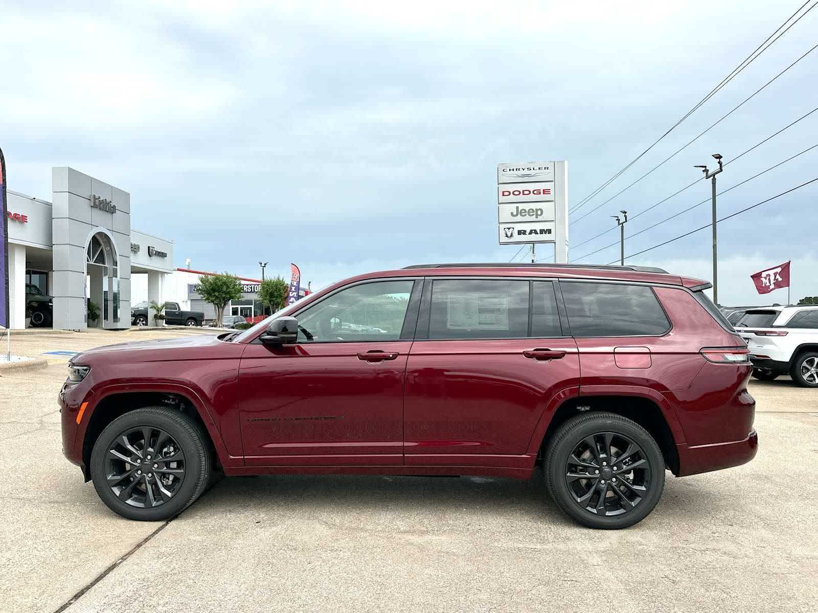 Thumbnail: 2026 Jeep Grand Cherokee - 12
