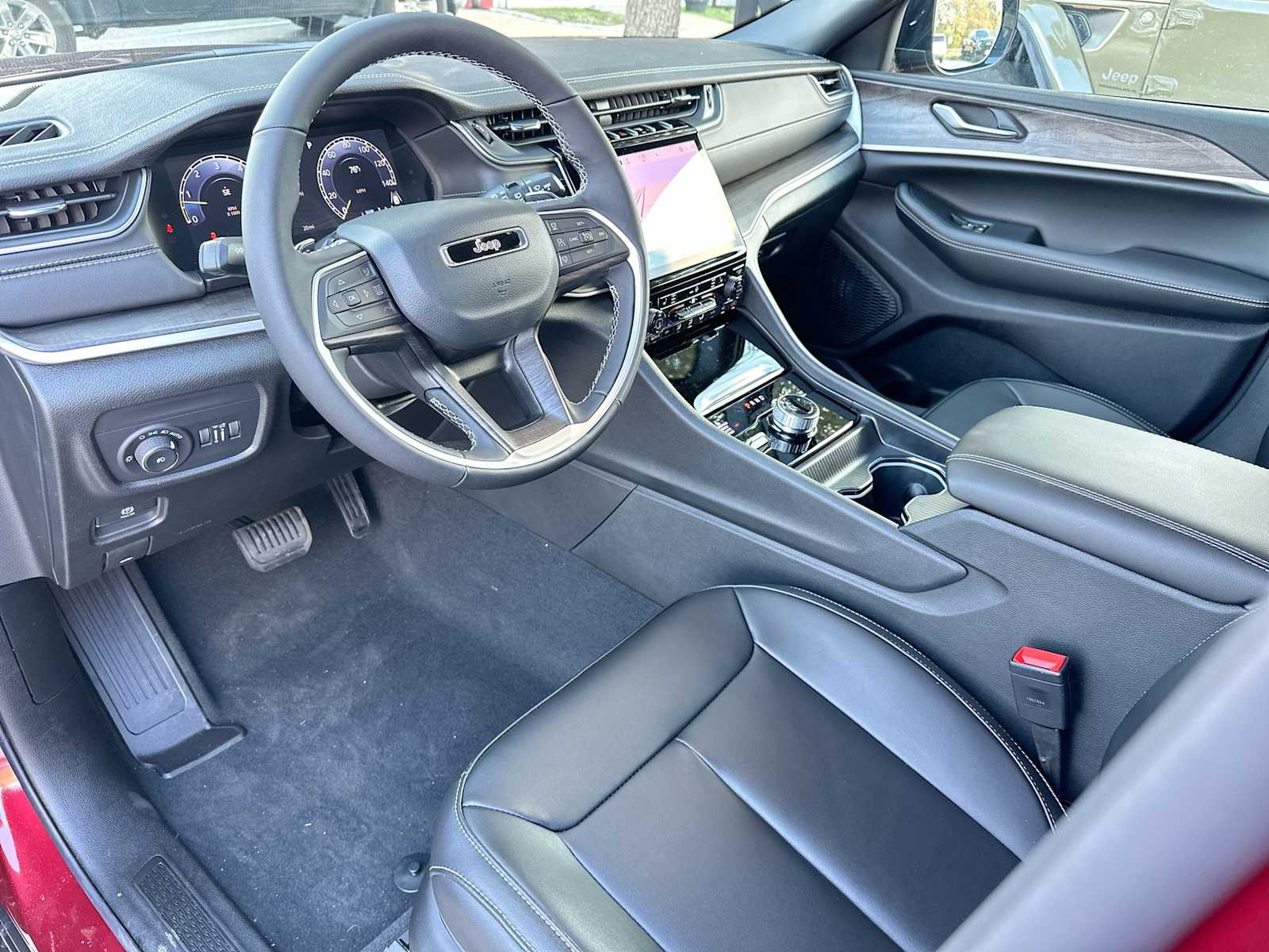 Thumbnail: 2025 Jeep Grand Cherokee - 18