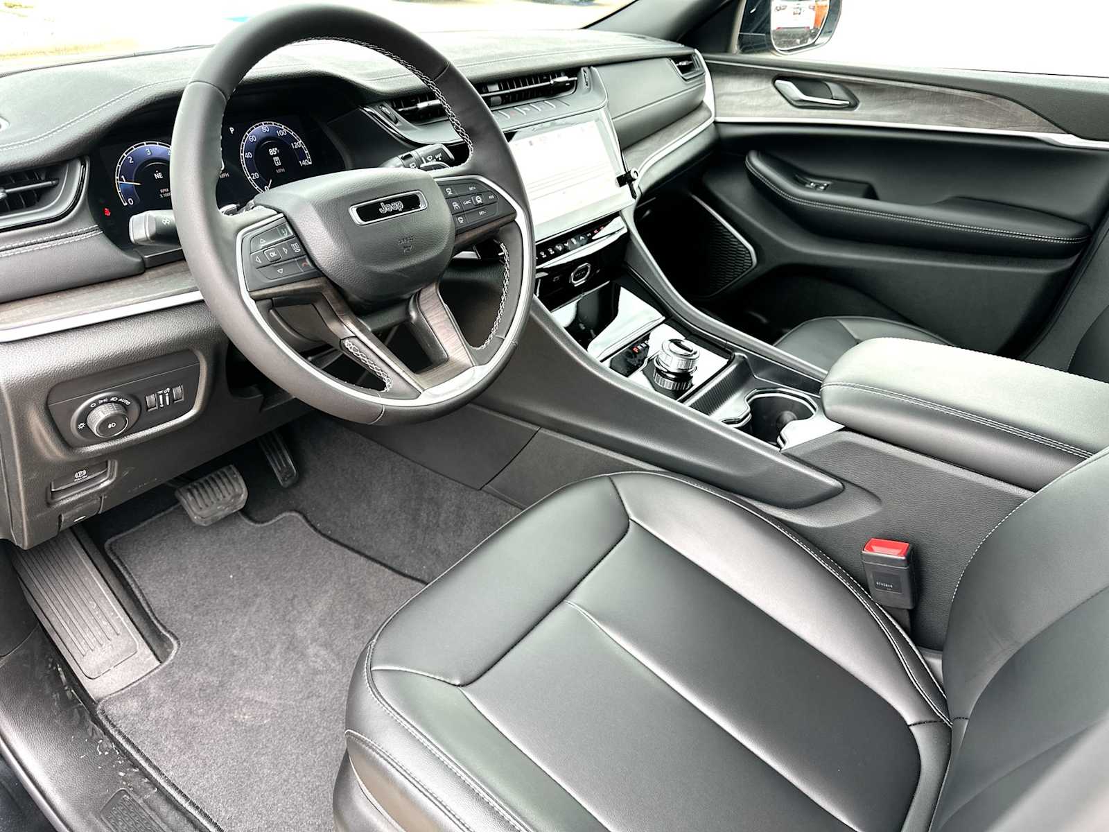 Thumbnail: 2026 Jeep Grand Cherokee - 18