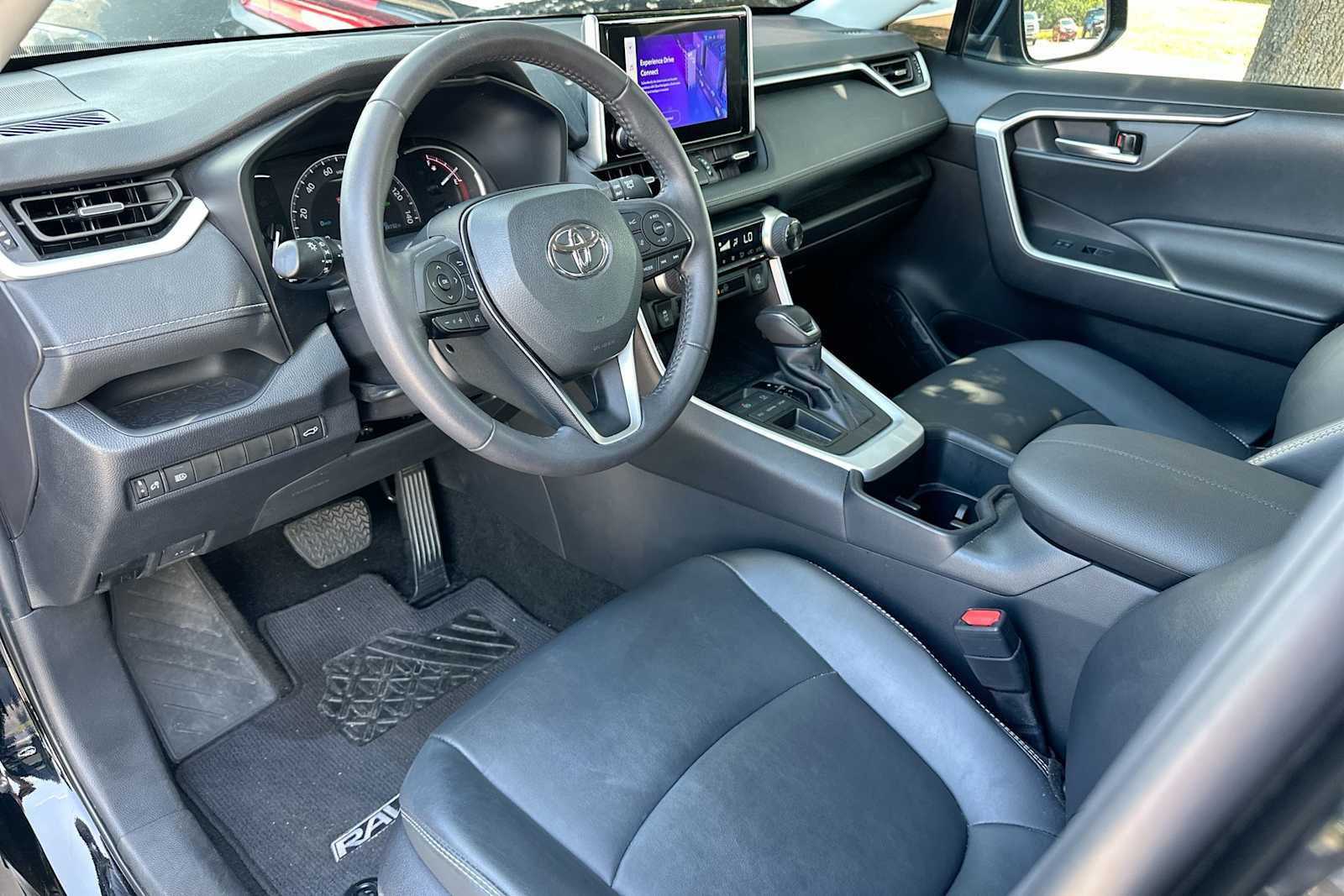 Thumbnail: 2023 Toyota RAV4 - 18