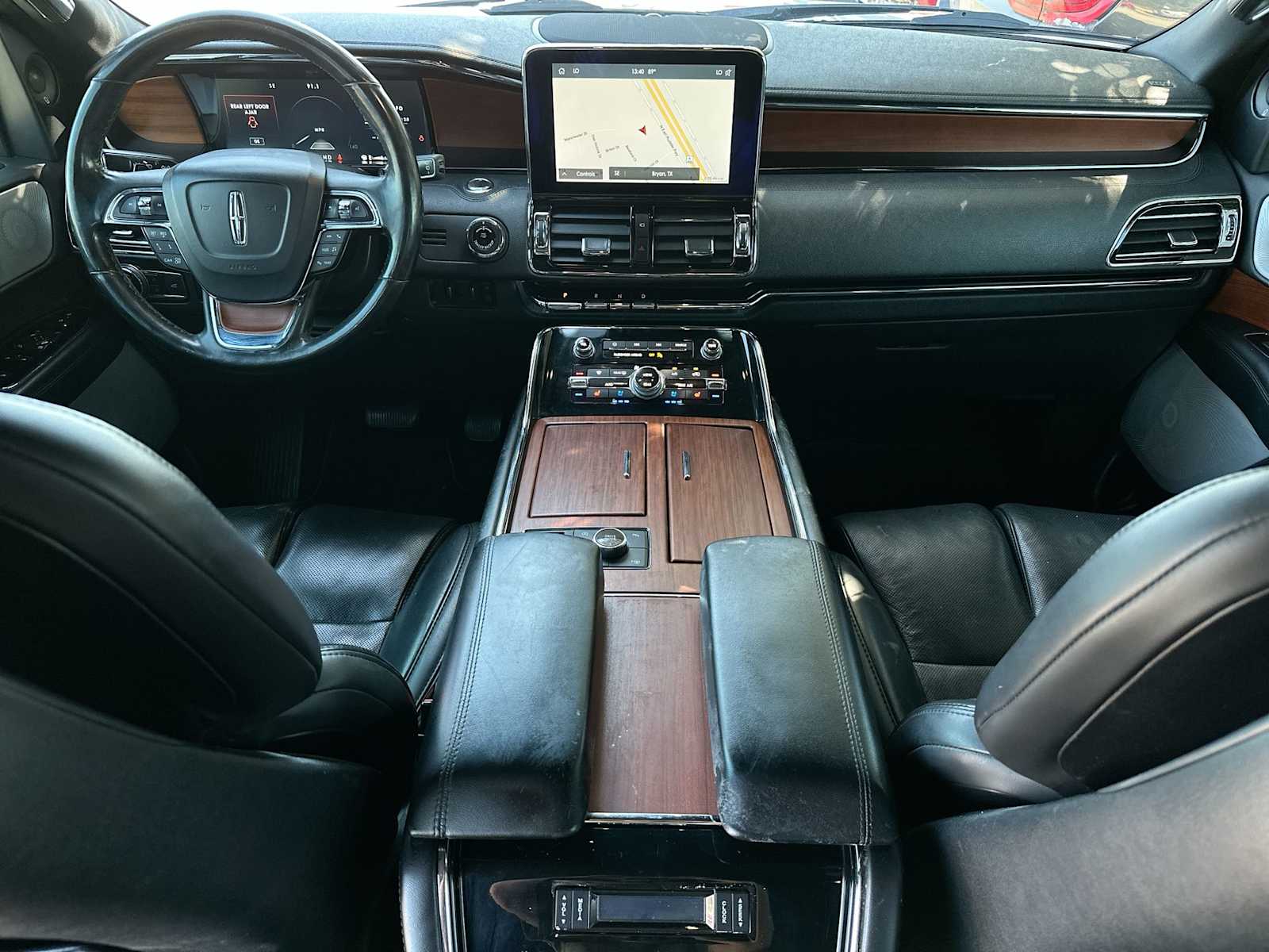 Thumbnail: 2020 Lincoln Navigator L - 25