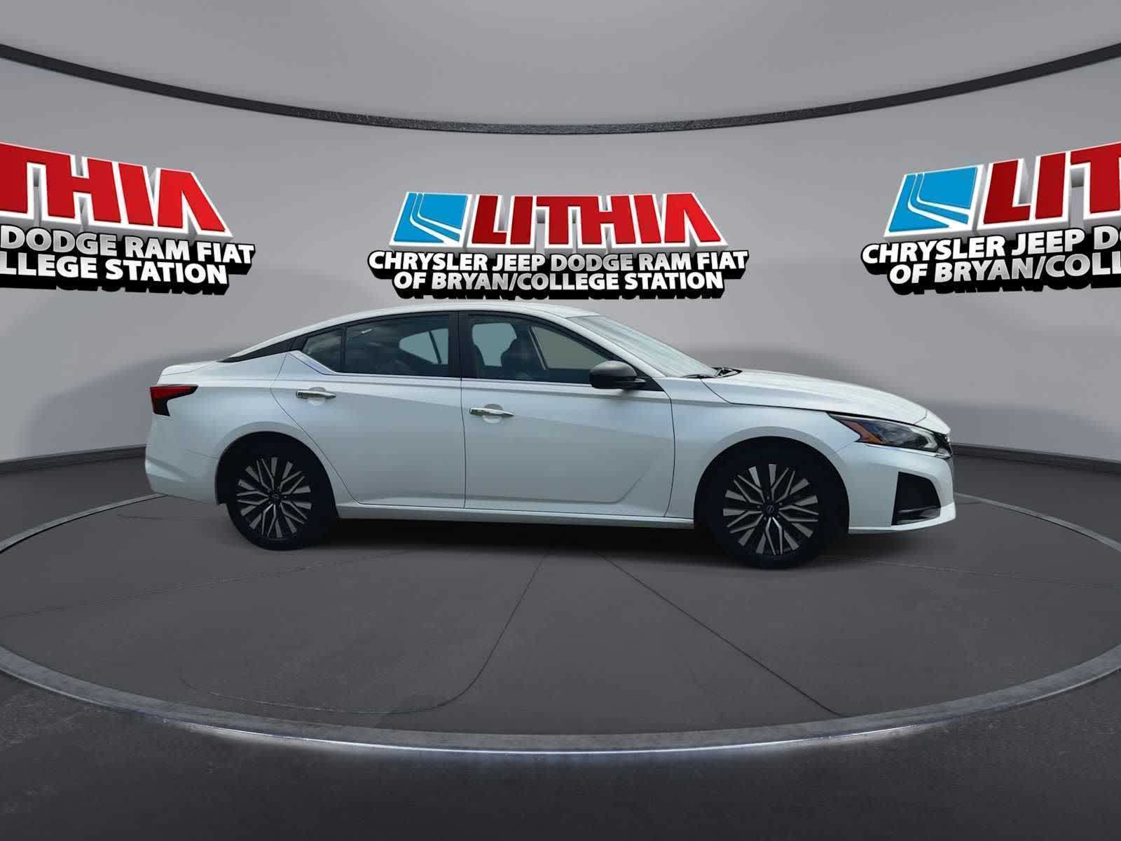 Thumbnail: 2024 Nissan Altima - 9