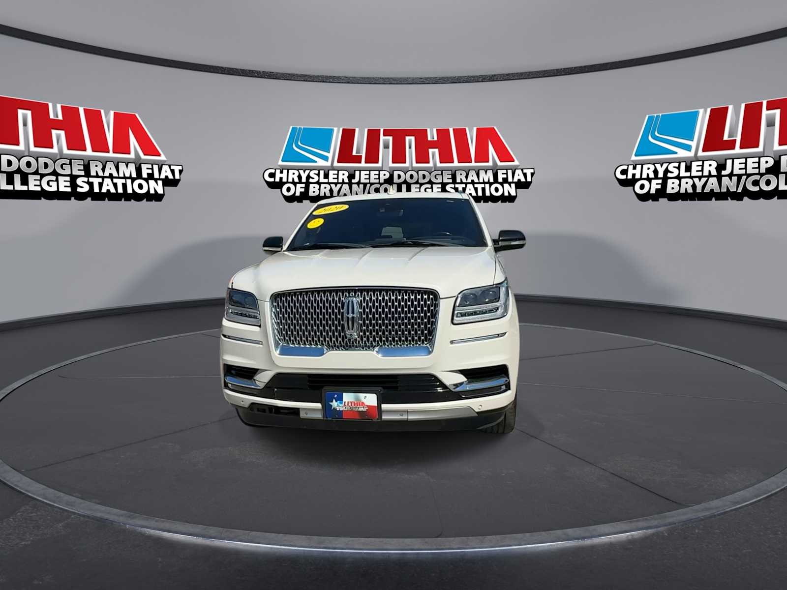 Thumbnail: 2020 Lincoln Navigator L - 3