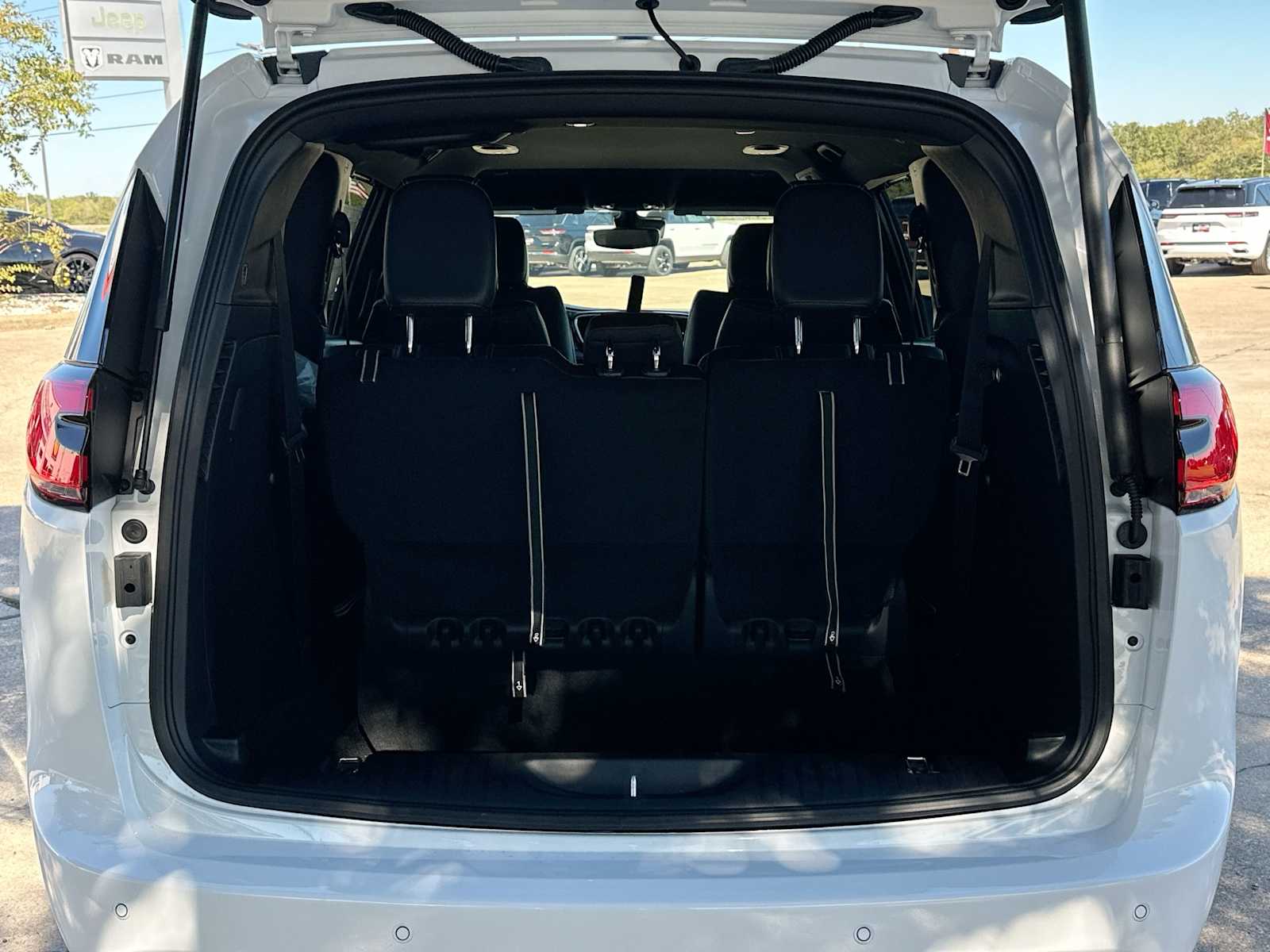 Thumbnail: 2026 Chrysler Pacifica - 28