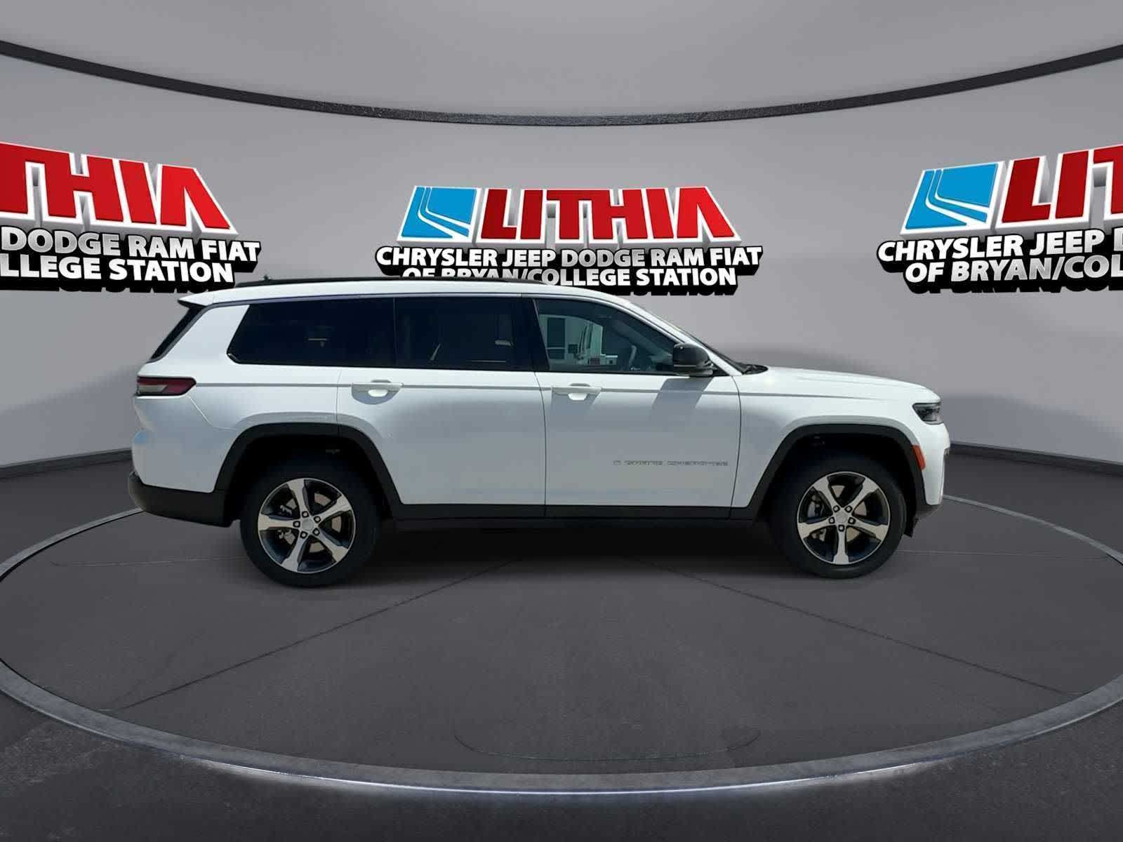 Thumbnail: 2026 Jeep Grand Cherokee - 9