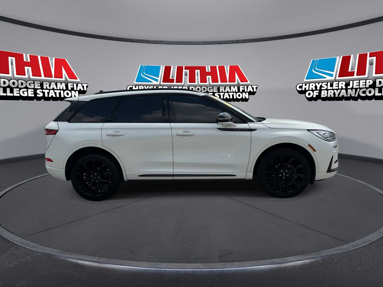 Thumbnail: 2023 Lincoln Corsair - 9