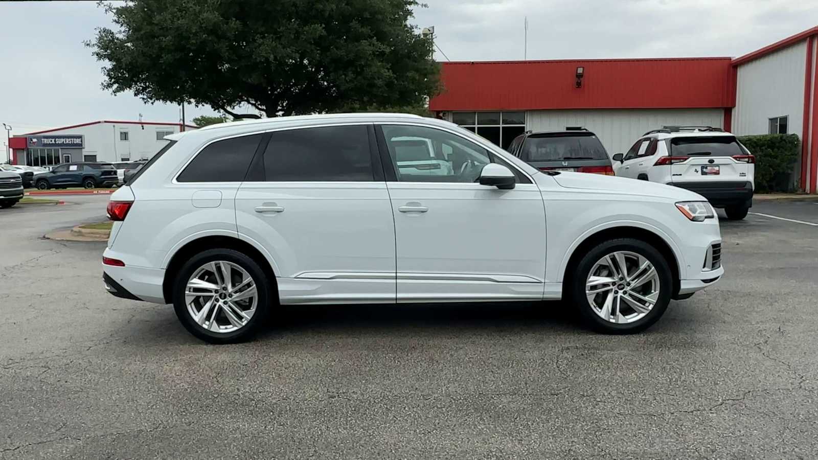 Thumbnail: 2023 Audi Q7 - 9