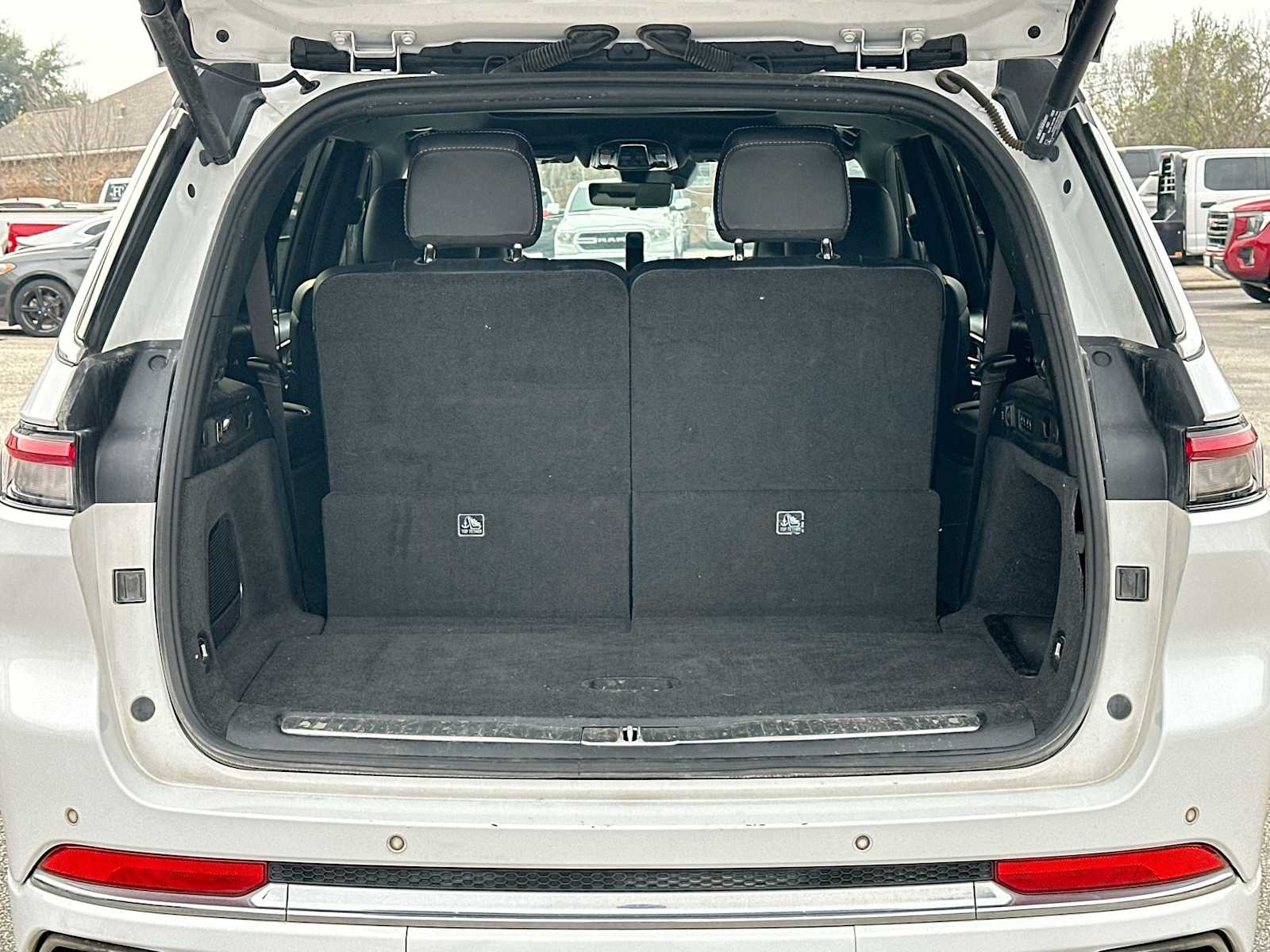 Thumbnail: 2021 Jeep Grand Cherokee L - 28