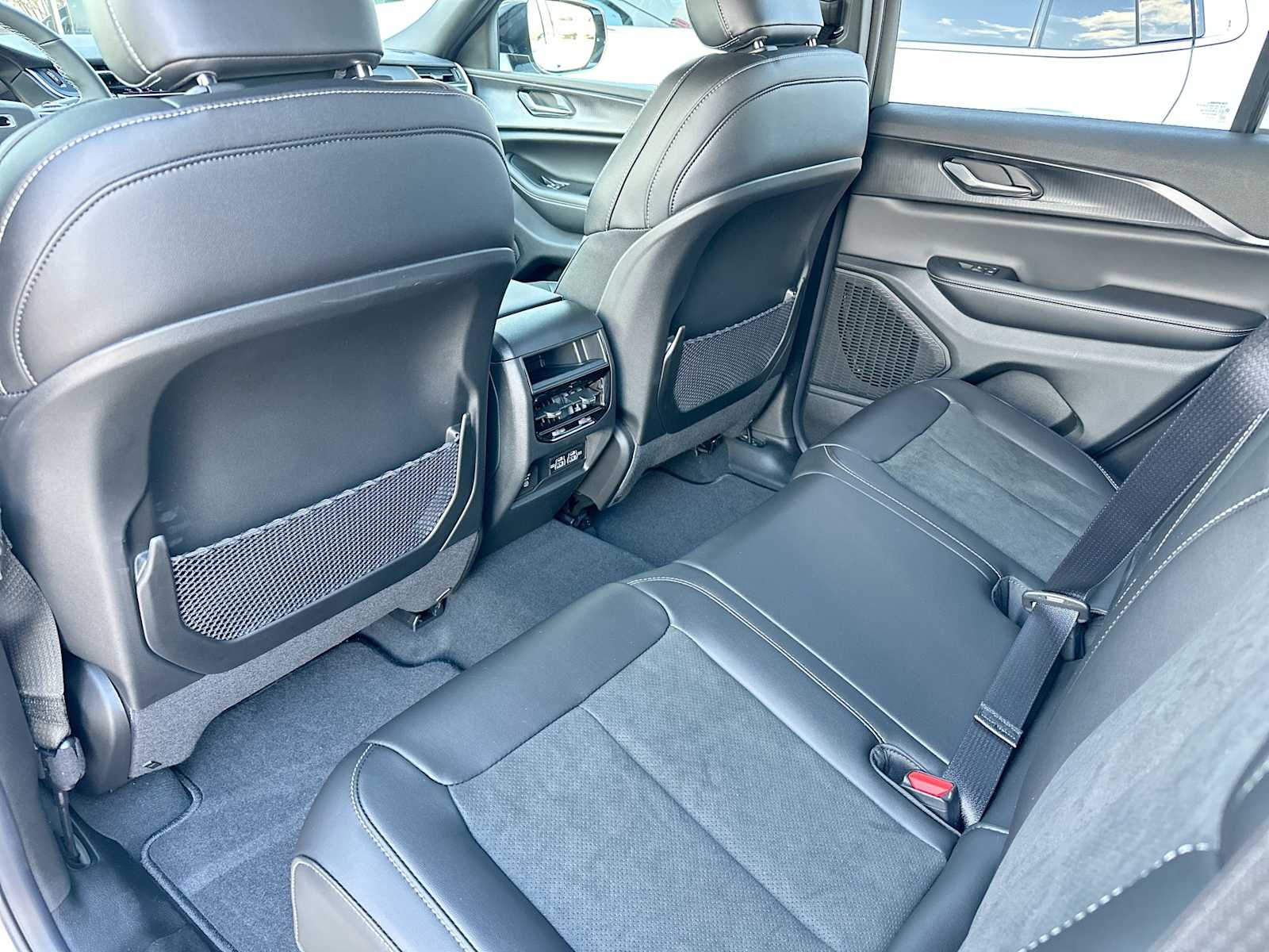 Thumbnail: 2025 Jeep Grand Cherokee - 24