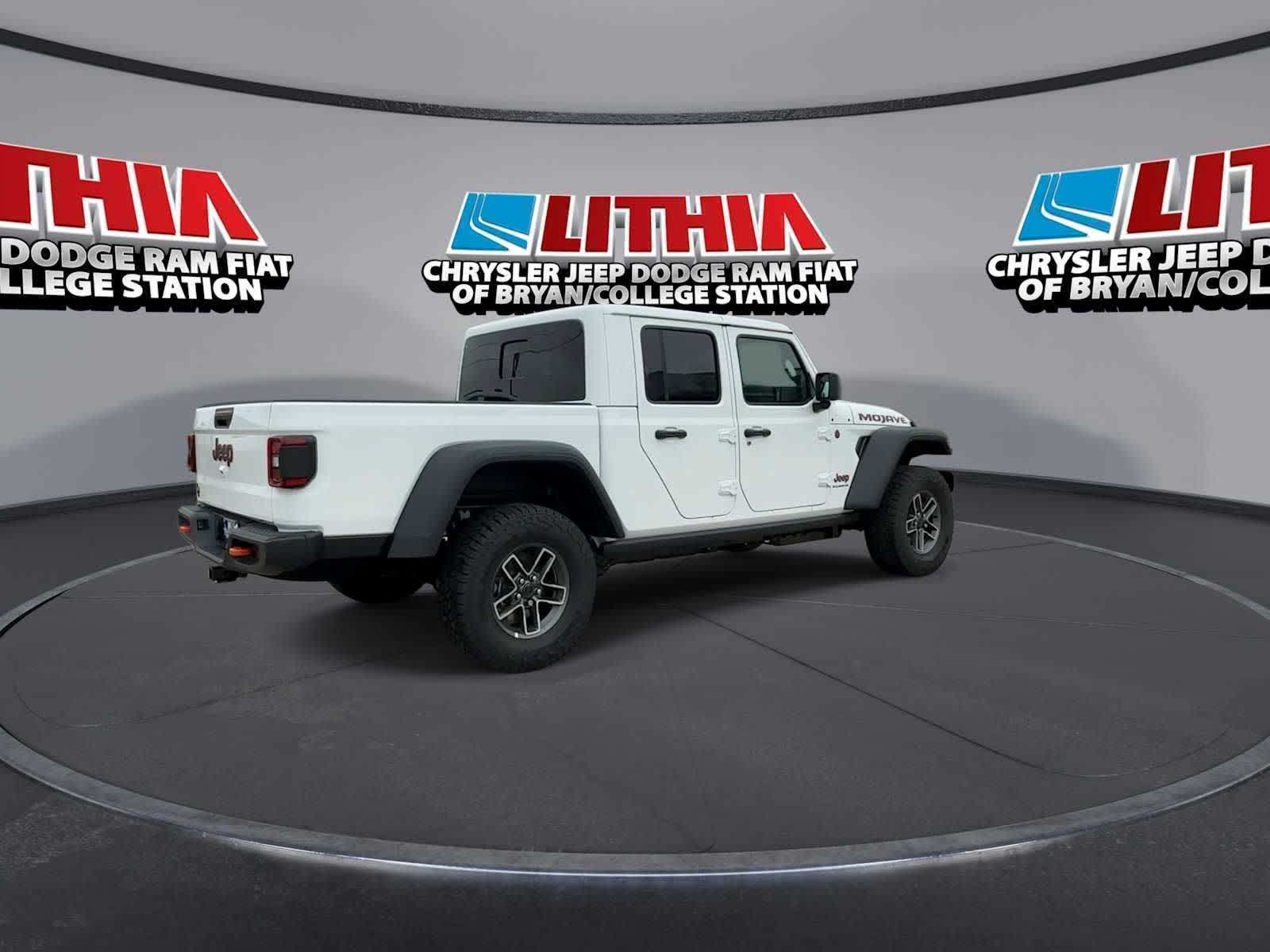 Thumbnail: 2026 Jeep Gladiator - 8