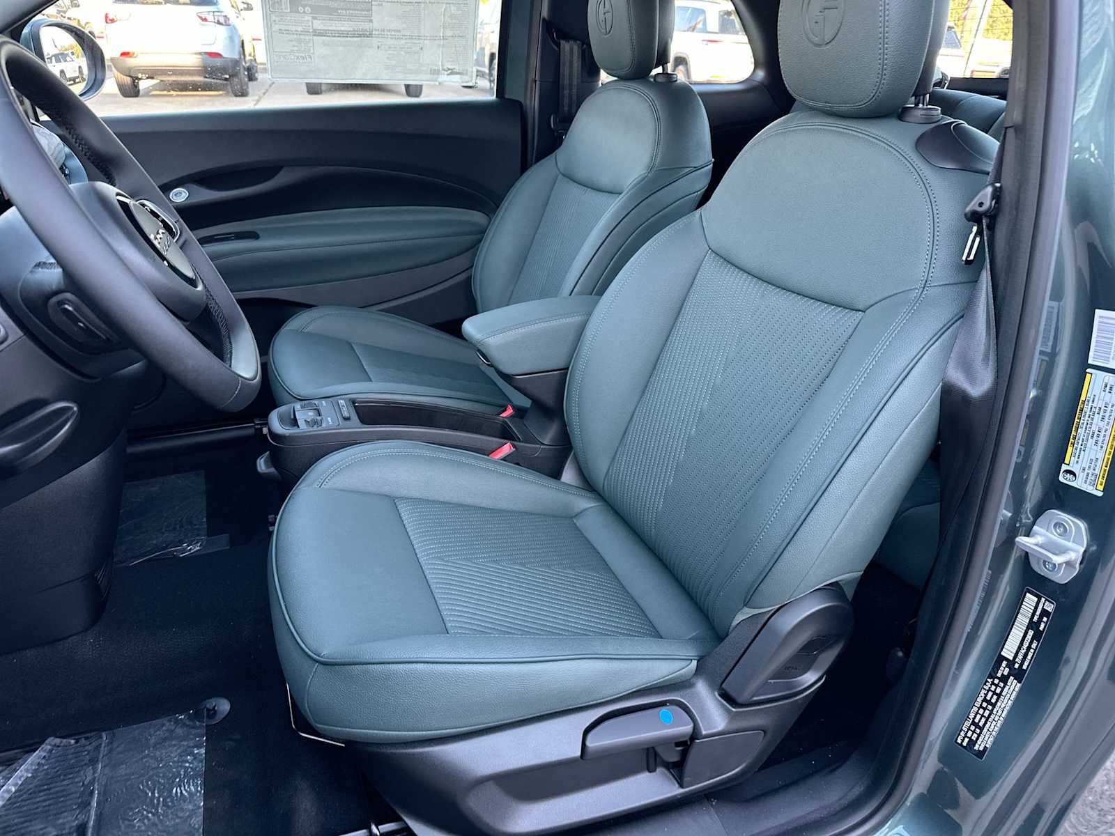 Thumbnail: 2025 Fiat 500e - 17