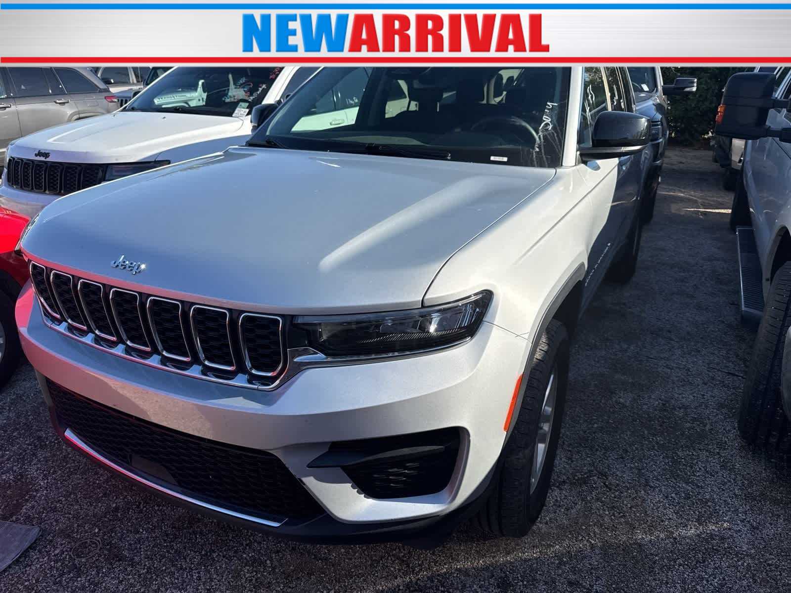 2023 Jeep Grand Cherokee Laredo's photo