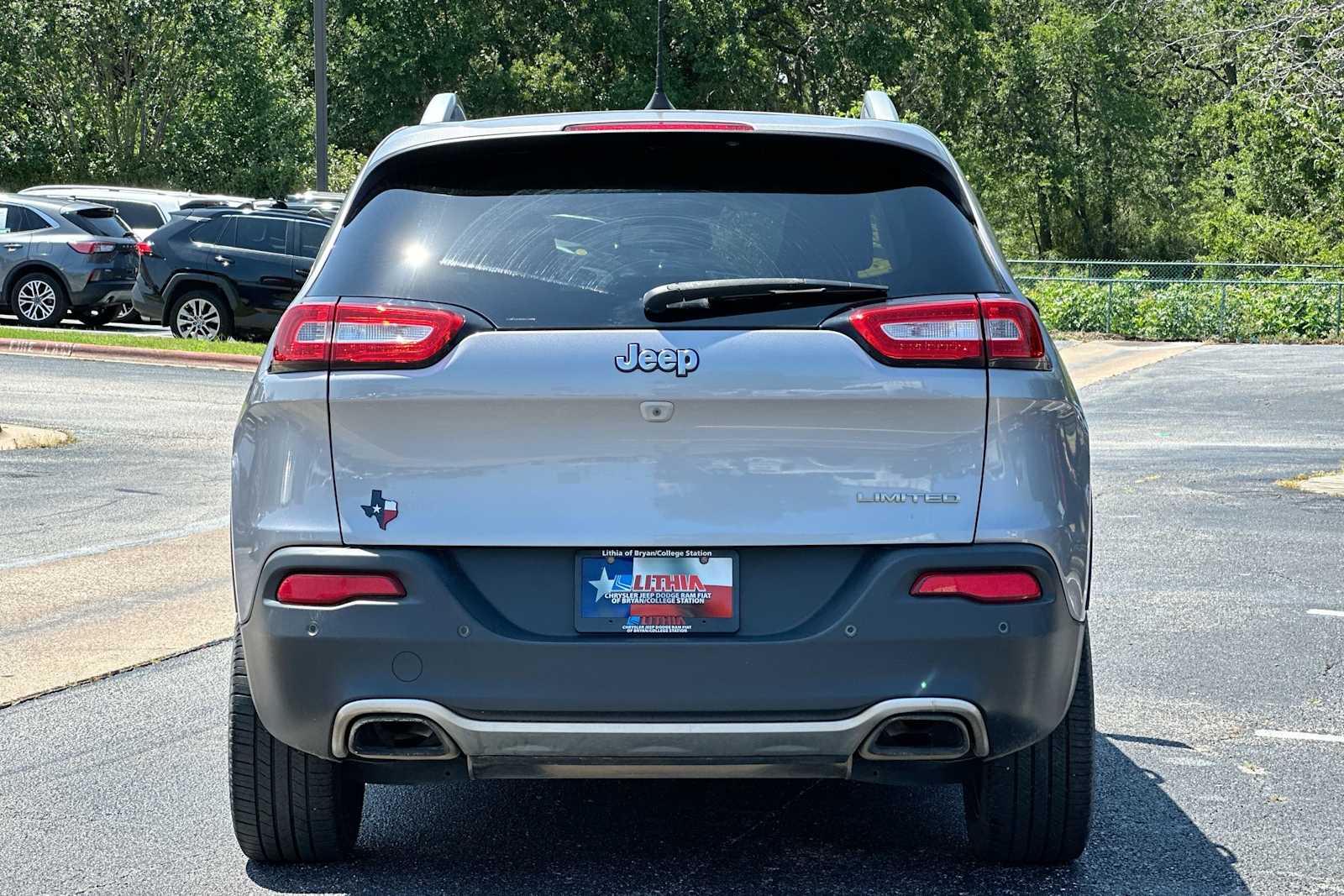 Thumbnail: 2018 Jeep Cherokee - 14