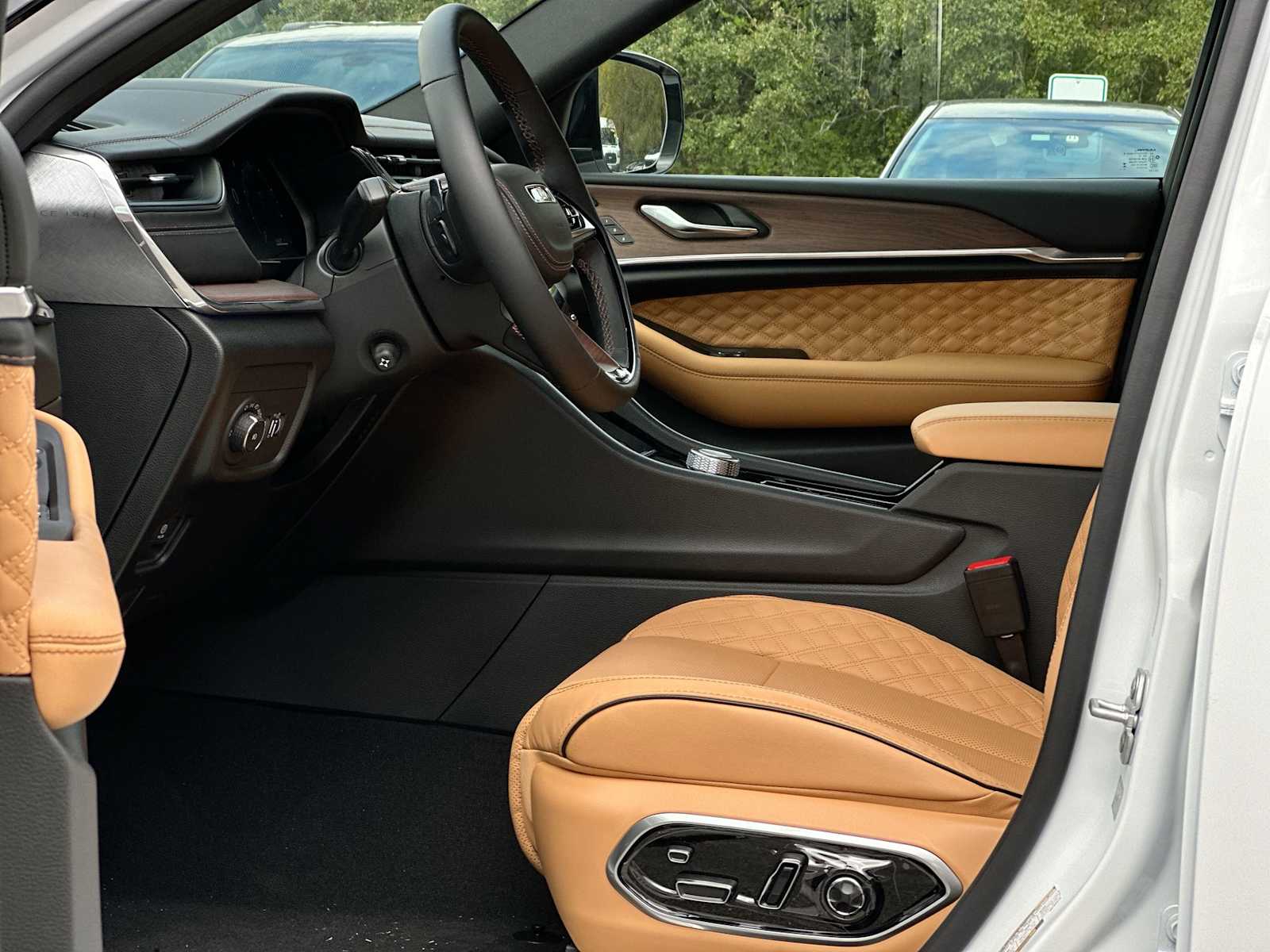 Thumbnail: 2025 Jeep Grand Cherokee - 18