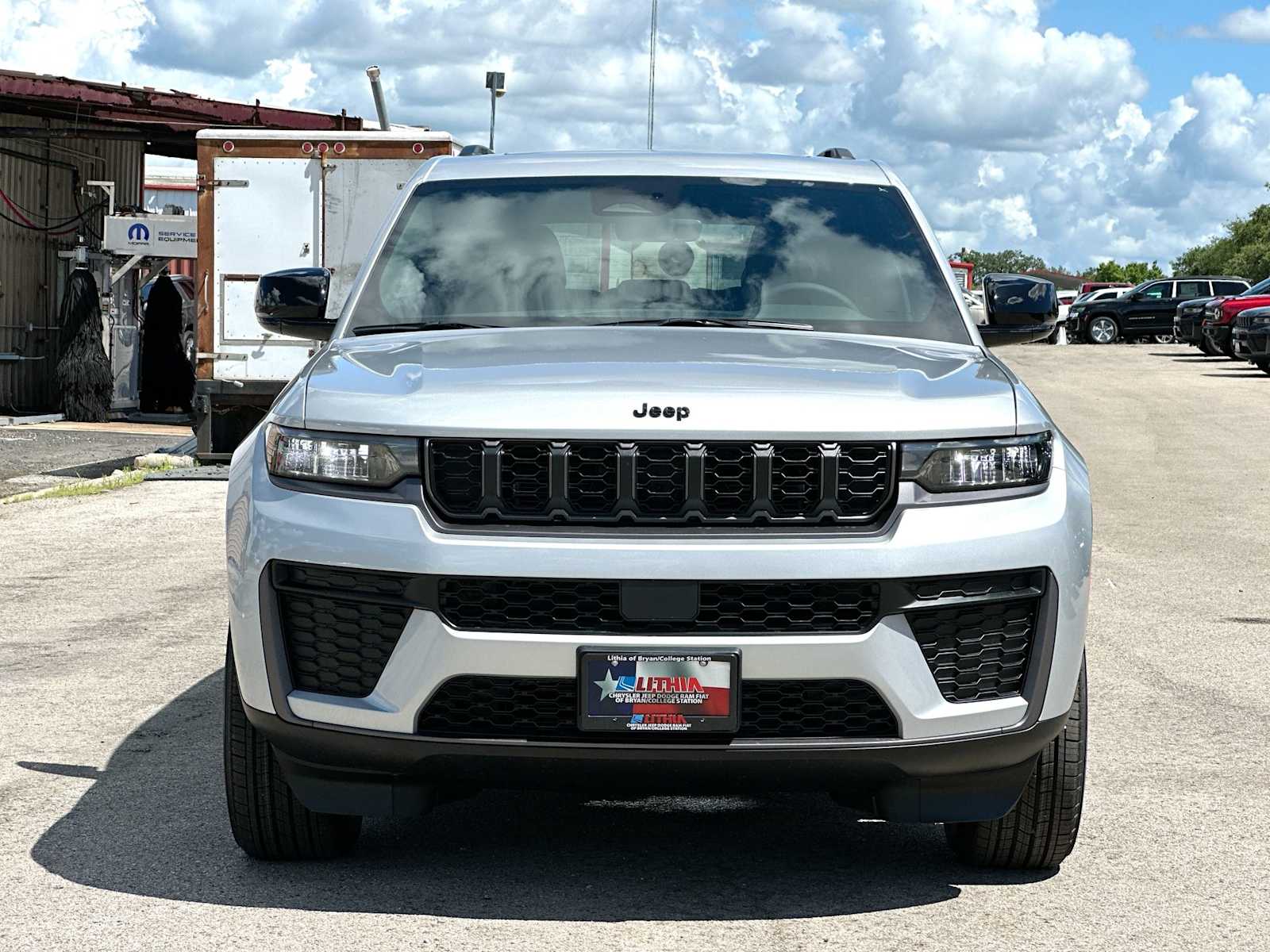 Thumbnail: 2026 Jeep Grand Cherokee - 10